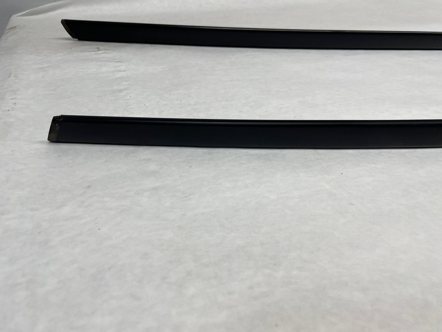 2006 Pontiac GTO RH & LH Roof Panel Joint Finish Trim Molding OEM - Day's Parts Yard