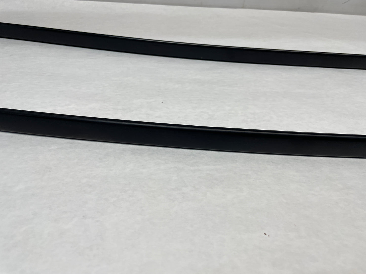 2006 Pontiac GTO RH & LH Roof Panel Joint Finish Trim Molding OEM - Day's Parts Yard