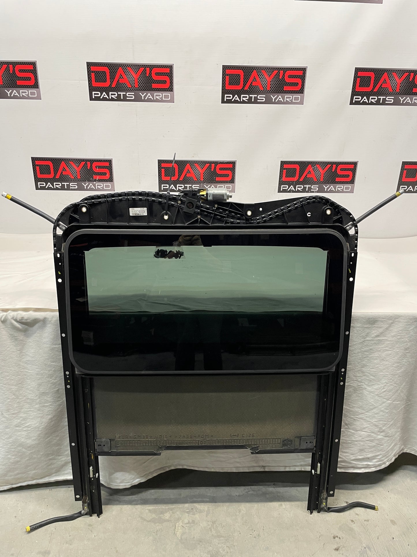 2009 Pontiac G8 GT Sun Moon Roof Sunroof OEM - Day's Parts Yard