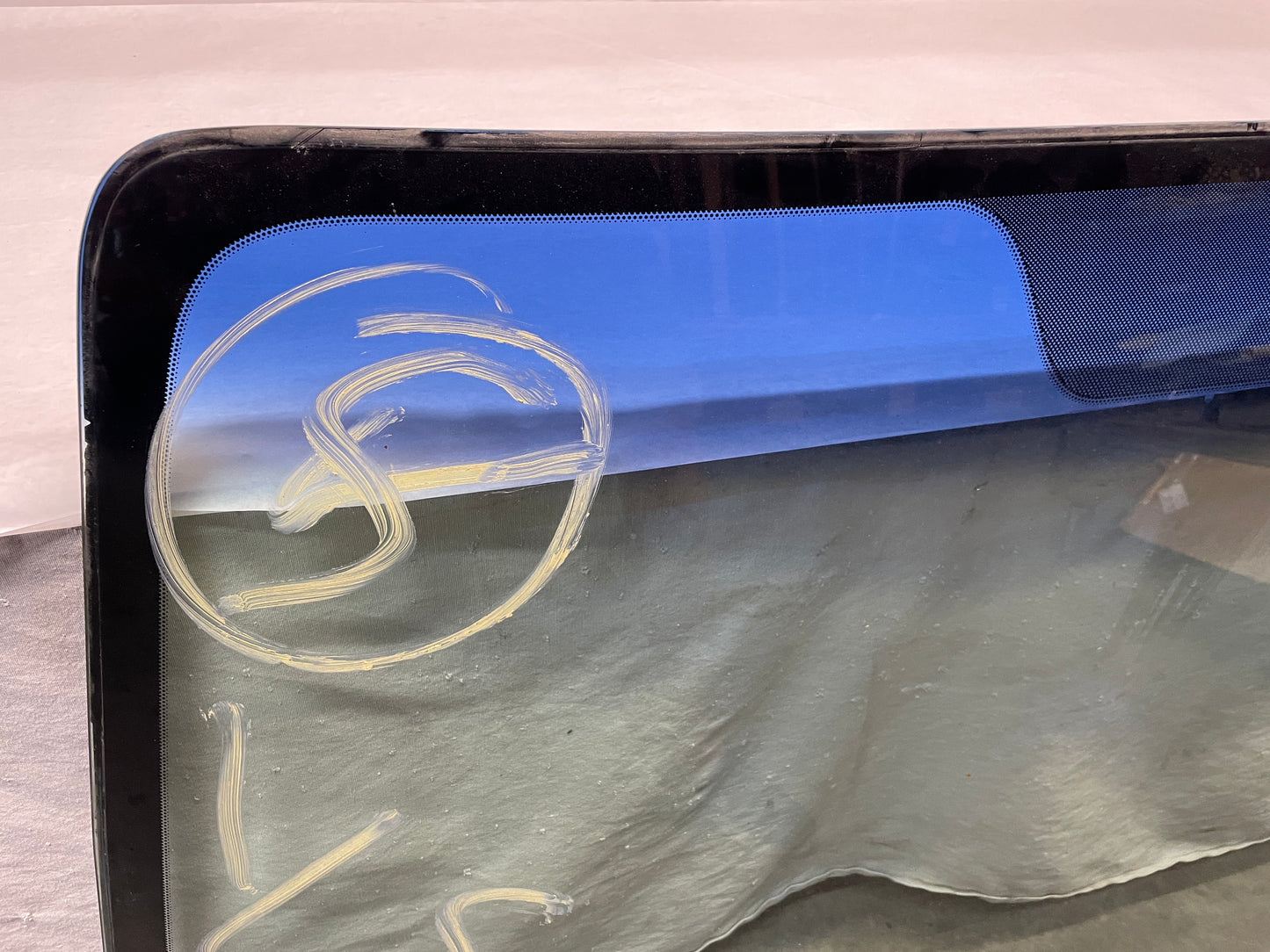 2006 Pontiac GTO Front Windshield Glass OEM LOCAL PICK UP ONLY - Day's Parts Yard