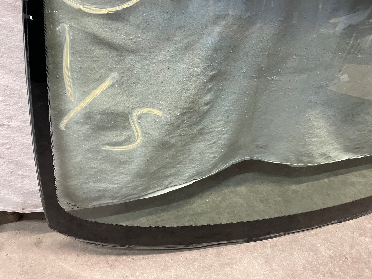 2006 Pontiac GTO Front Windshield Glass OEM LOCAL PICK UP ONLY - Day's Parts Yard