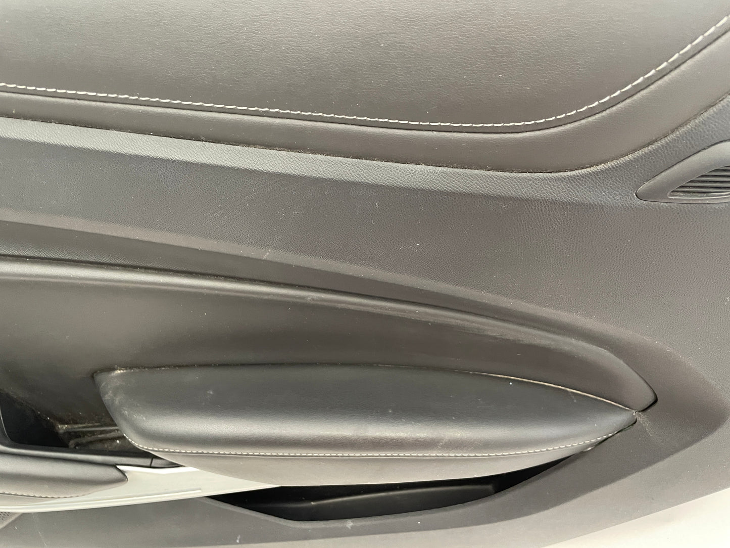 2019 Chevy Camaro SS Front RH Passenger Door Panel OEM - Day's Parts Yard