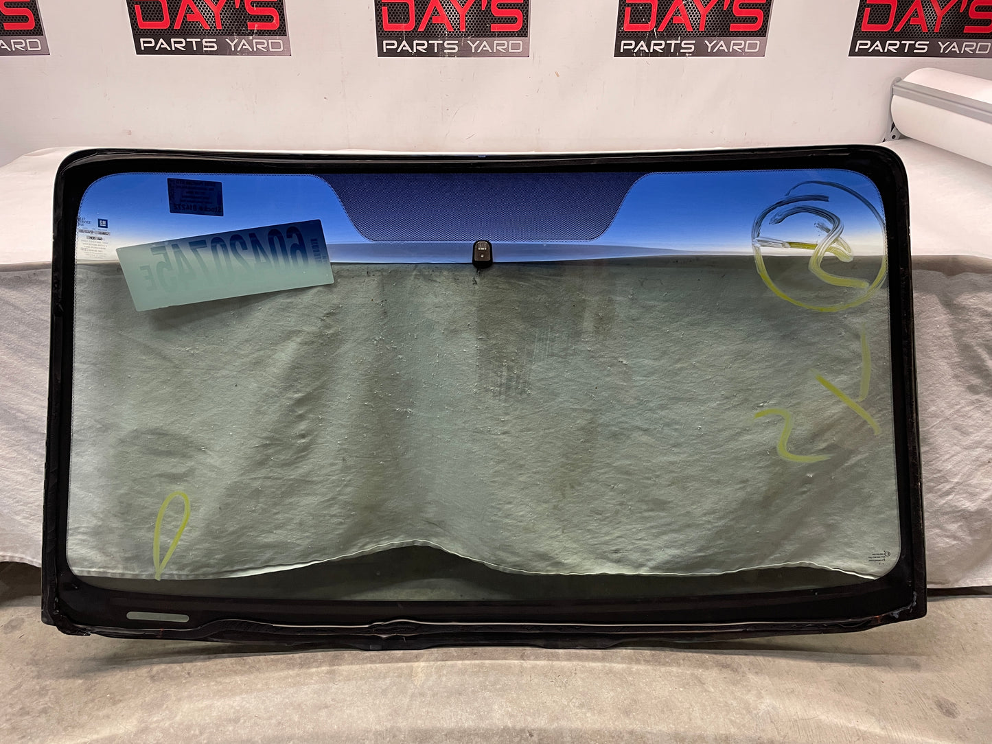 2006 Pontiac GTO Front Windshield Glass OEM LOCAL PICK UP ONLY - Day's Parts Yard