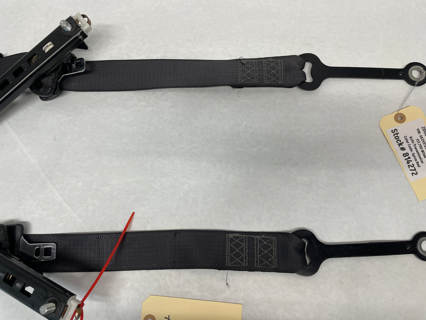 2006 Pontiac GTO RH & LH Front Seatbelt Retractors Set OEM - Day's Parts Yard