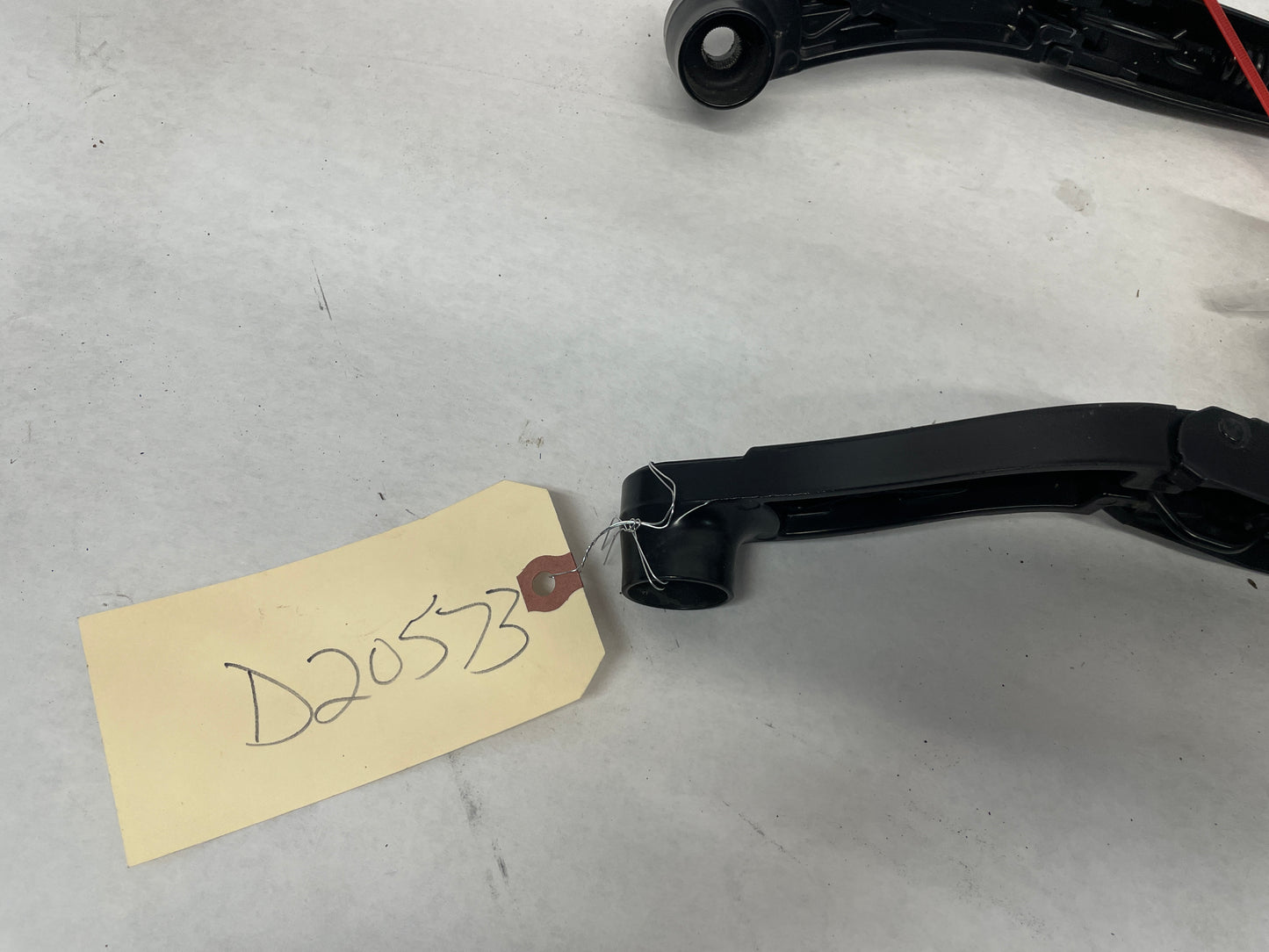 2018 Cadillac Escalade RH & LH Windshield Wiper Arms OEM - Day's Parts Yard