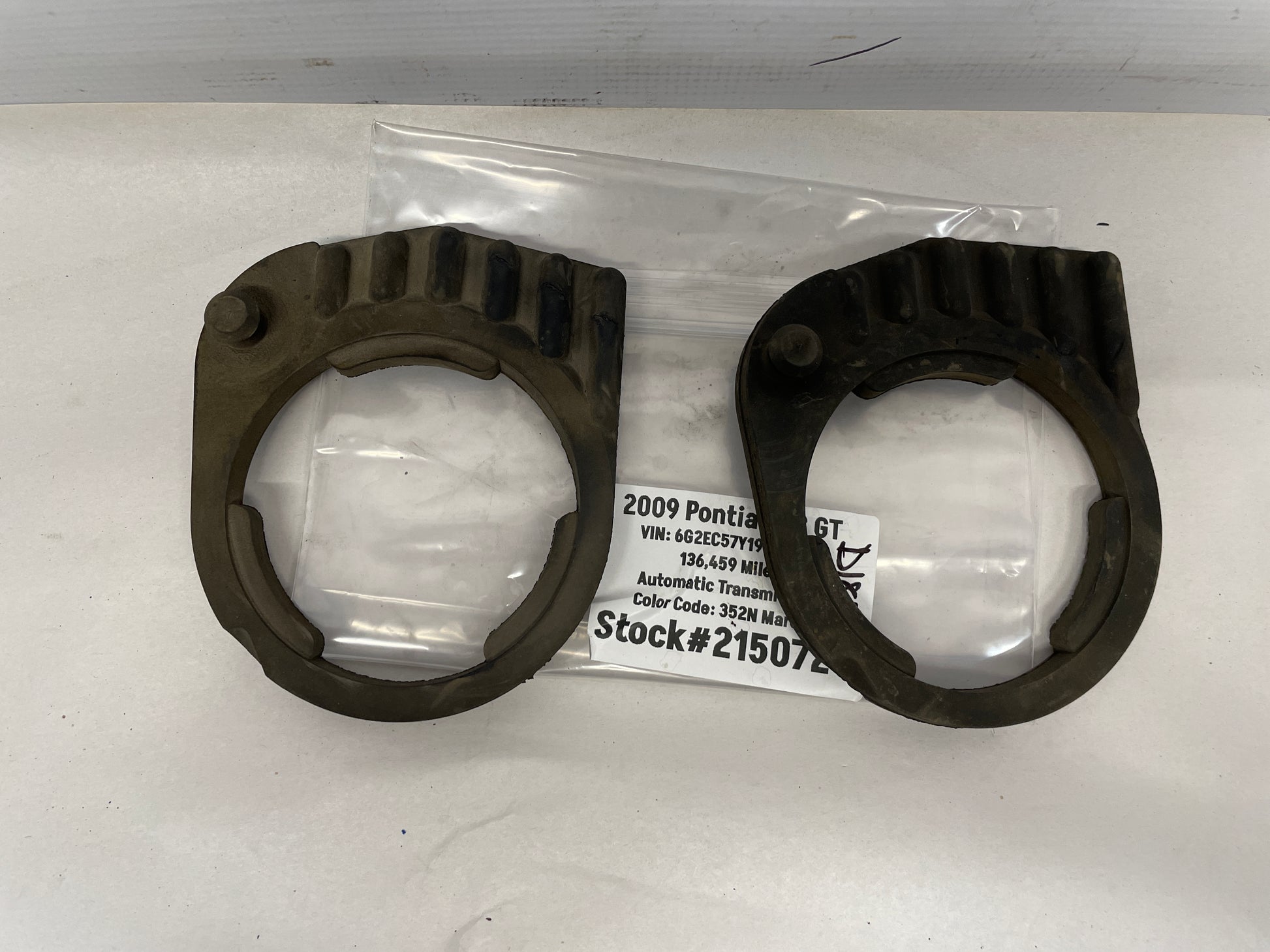 2009 Pontiac G8 GT Rear Suspension Cradle Rubber Isolators Set OEM - Day's Parts Yard