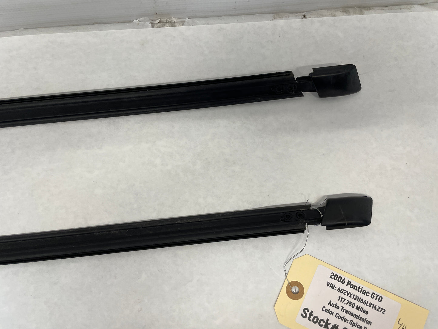 2006 Pontiac GTO RH & LH Rear Window Glass Trim Retainer Moldings OEM - Day's Parts Yard