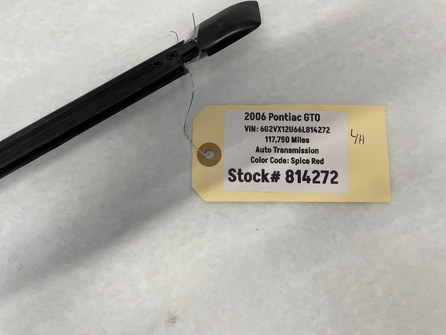 2006 Pontiac GTO RH & LH Rear Window Glass Trim Retainer Moldings OEM - Day's Parts Yard