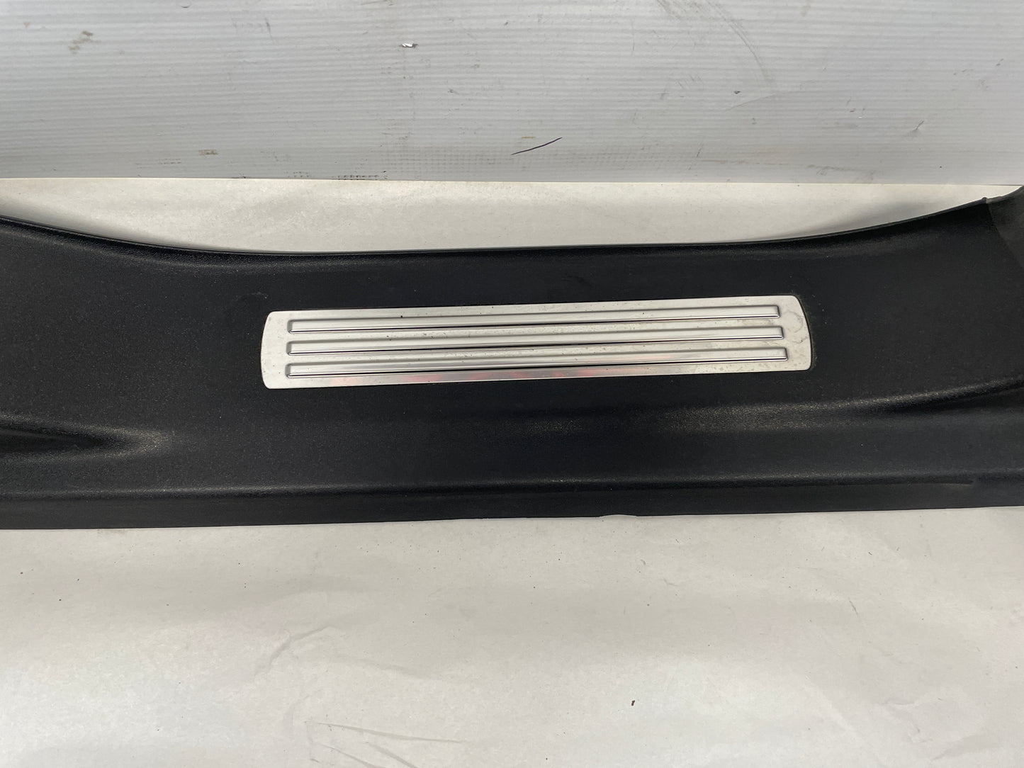 2009 Pontiac G8 GT RH Passenger Rear Door Trim Sill Scuff Kick Panel OEM - Day's Parts Yard