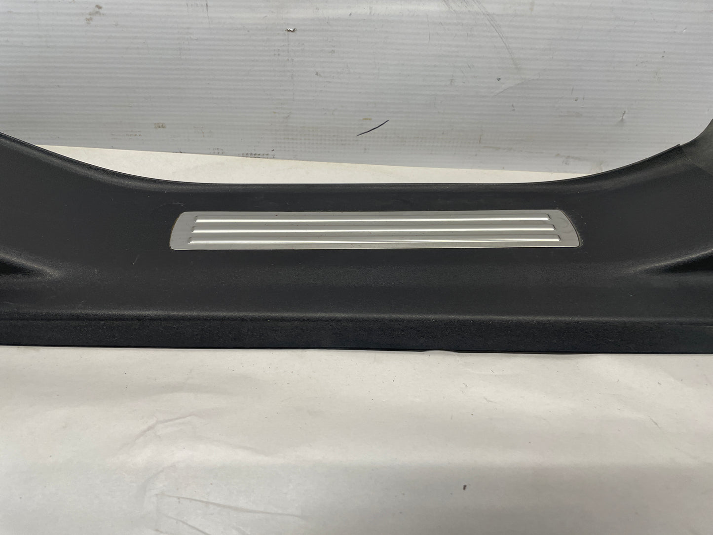 2009 Pontiac G8 GT RH Passenger Rear Door Trim Sill Scuff Kick Panel OEM - Day's Parts Yard