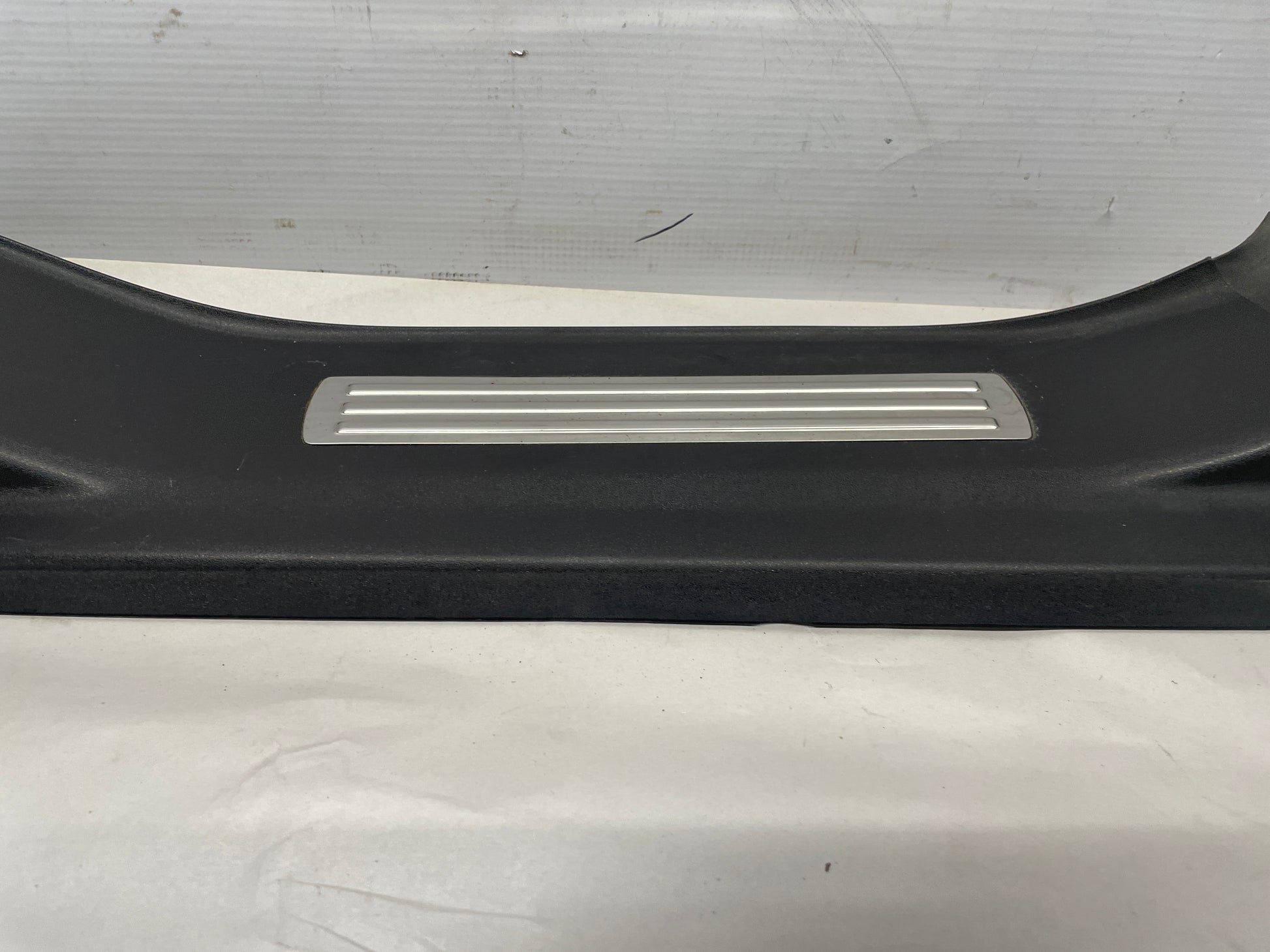 2009 Pontiac G8 GT RH Passenger Rear Door Trim Sill Scuff Kick Panel OEM - Day's Parts Yard