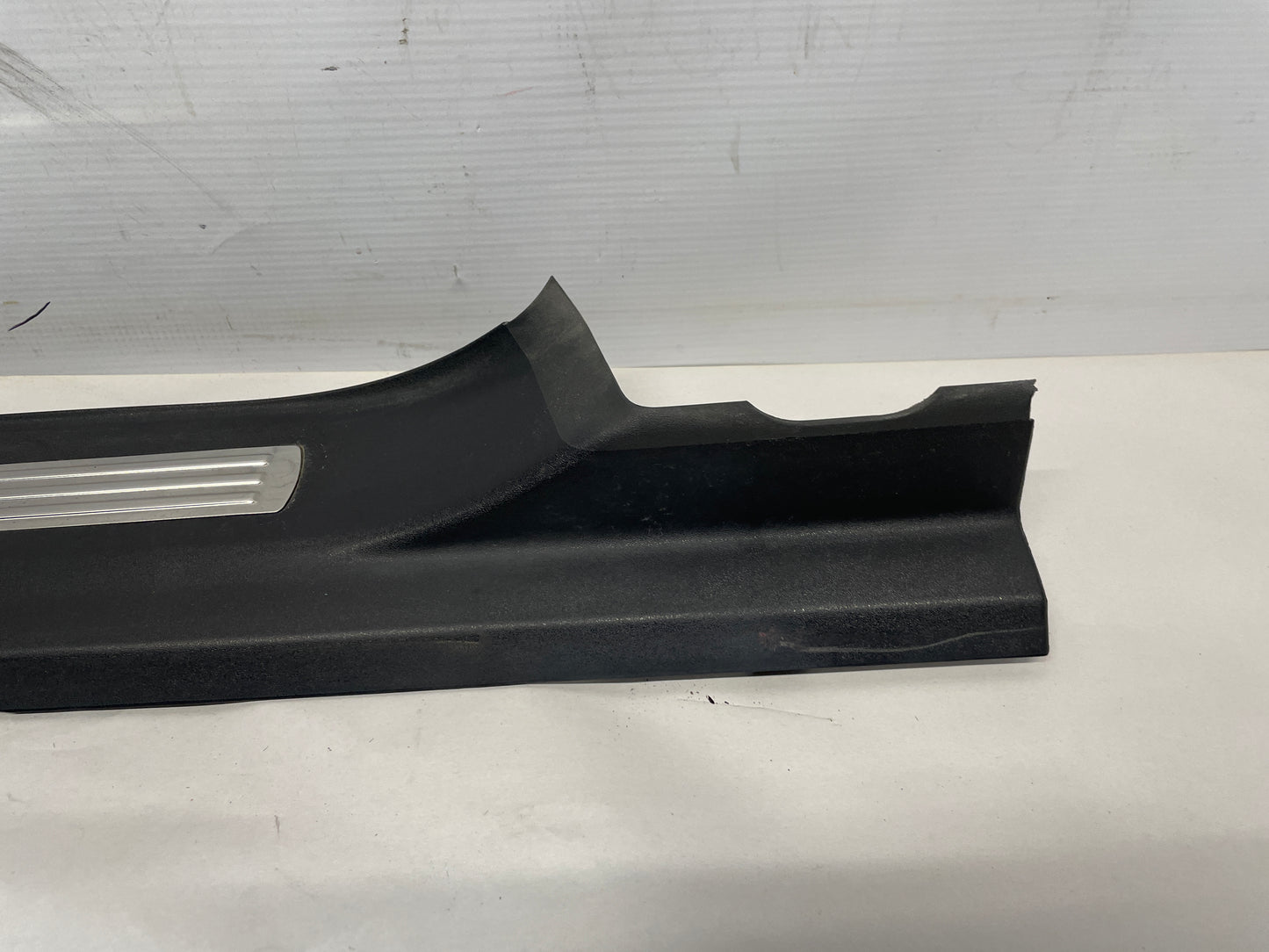 2009 Pontiac G8 GT RH Passenger Rear Door Trim Sill Scuff Kick Panel OEM - Day's Parts Yard