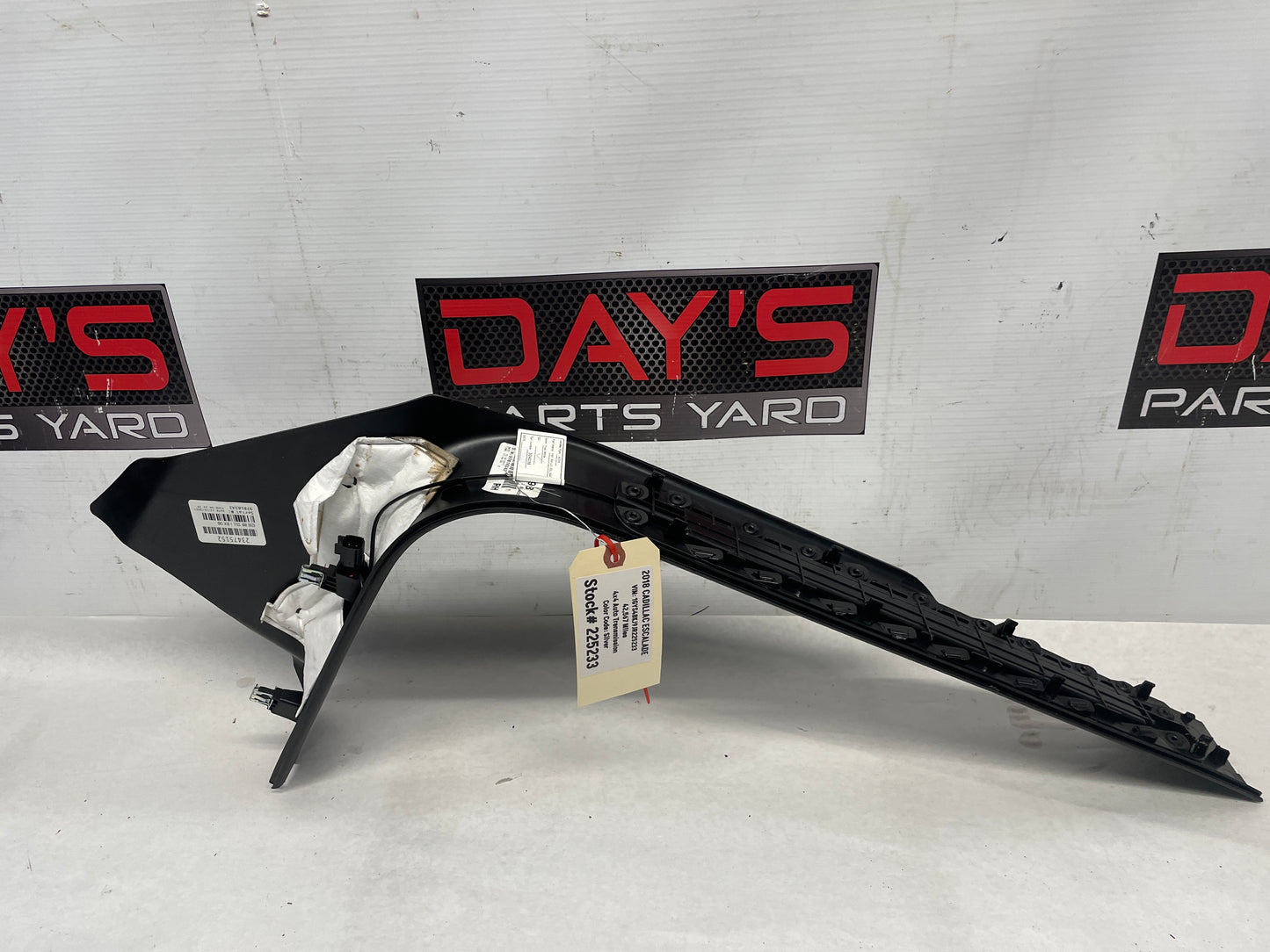 2018 Cadillac Escalade Passenger Front Illuminated Scuff Sill Plate Molding OEM - Day's Parts Yard
