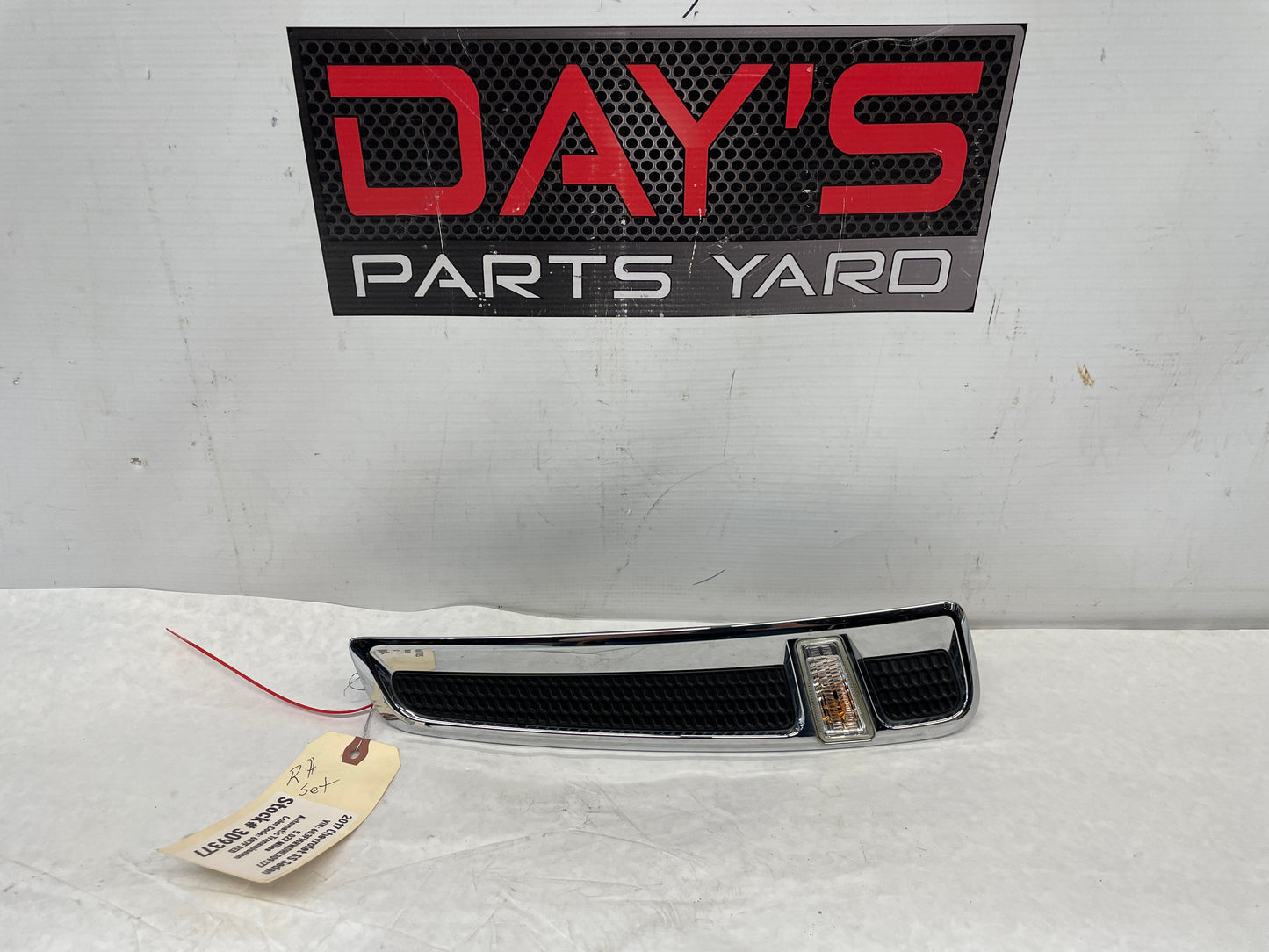 2017 Chevy SS Sedan RH Passenger Fender Marker Light OEM - Day's Parts Yard