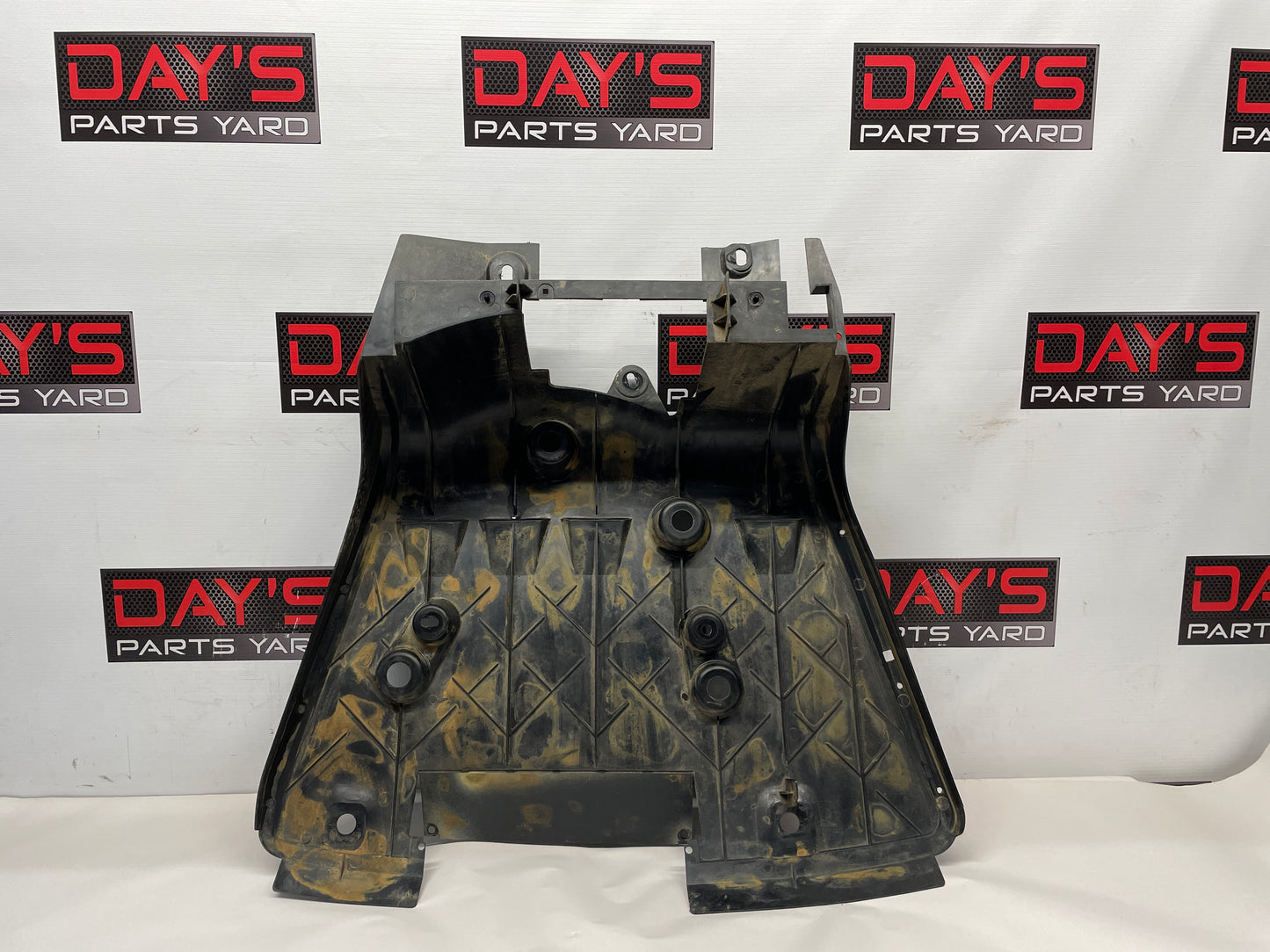 2004 Pontiac GTO Rear Air Deflector Differential Center Lower Body Cover OEM - Day's Parts Yard