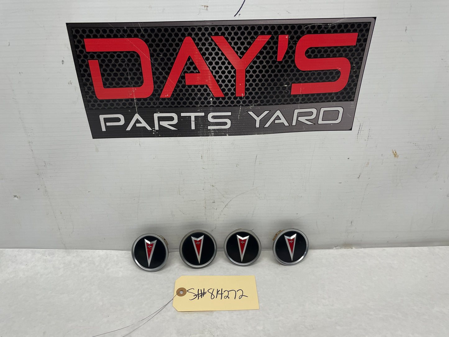 2006 Pontiac GTO Wheel Center Caps OEM - Day's Parts Yard
