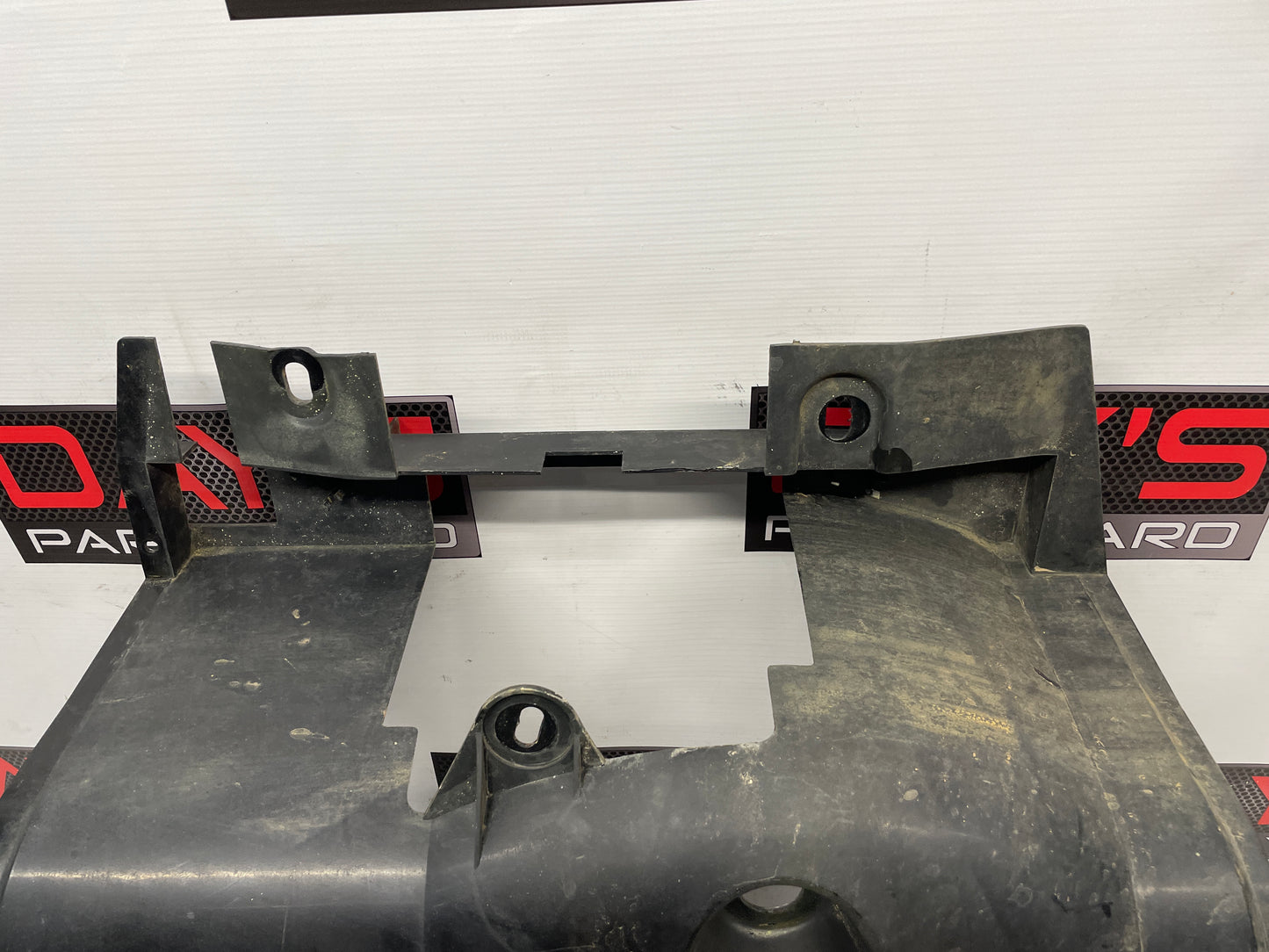 2004 Pontiac GTO Rear Air Deflector Differential Center Lower Body Cover OEM - Day's Parts Yard