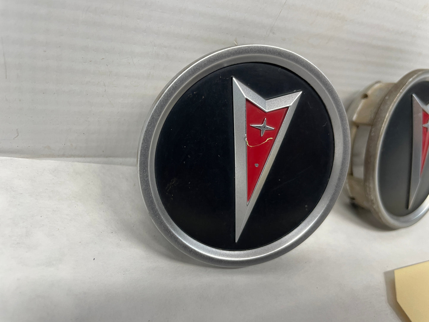 2006 Pontiac GTO Wheel Center Caps OEM - Day's Parts Yard