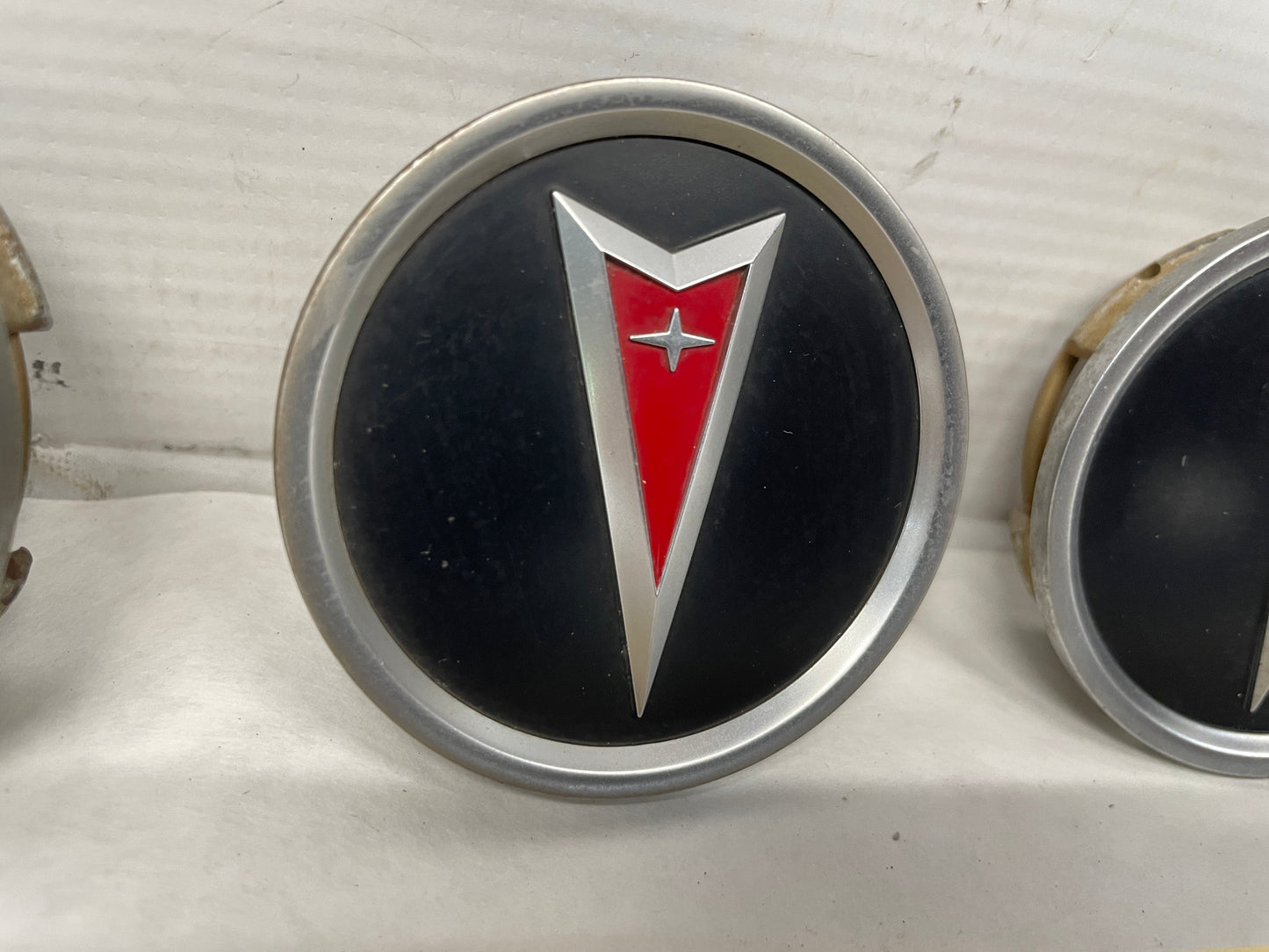 2006 Pontiac GTO Wheel Center Caps OEM - Day's Parts Yard
