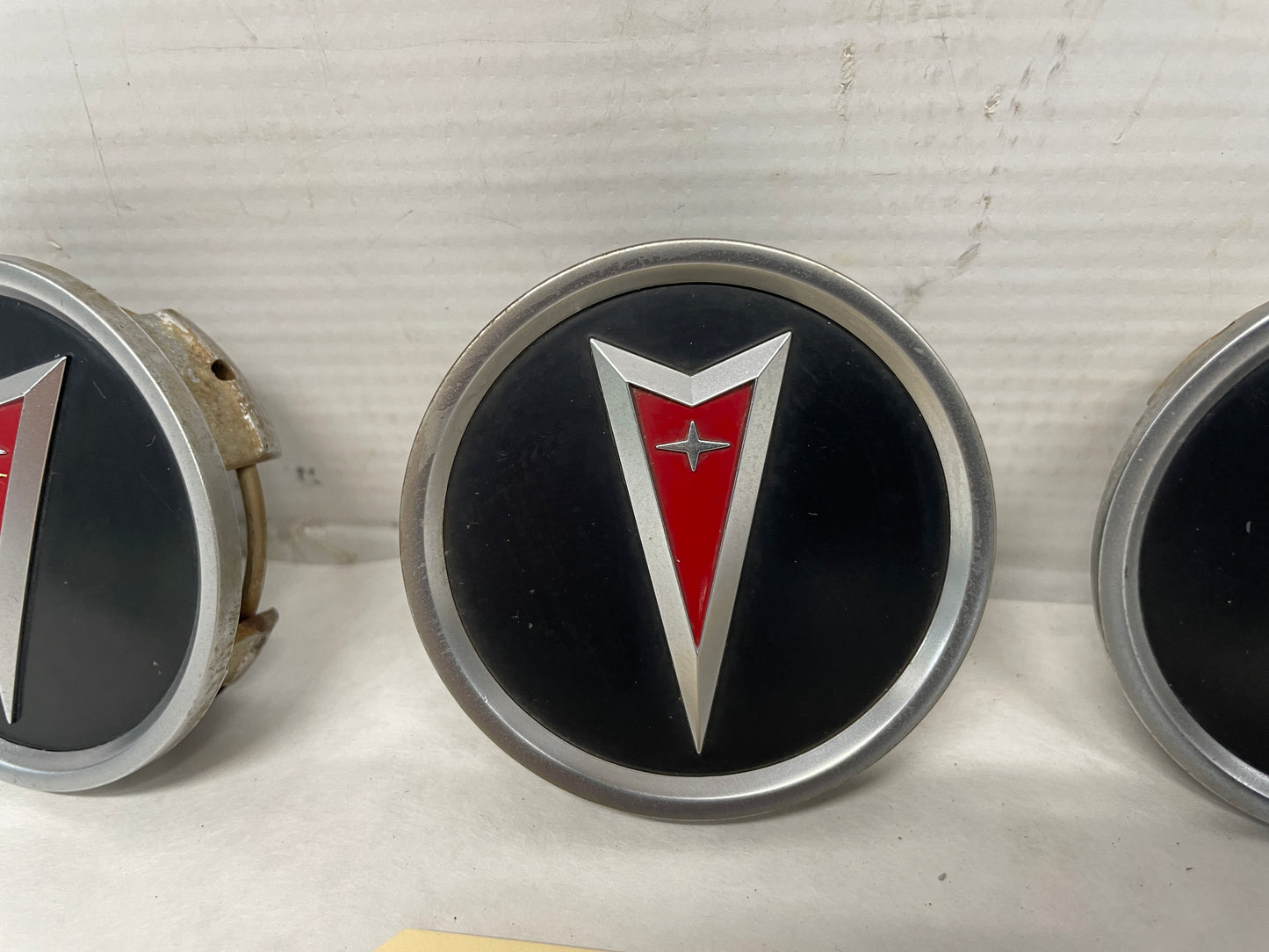 2006 Pontiac GTO Wheel Center Caps OEM - Day's Parts Yard