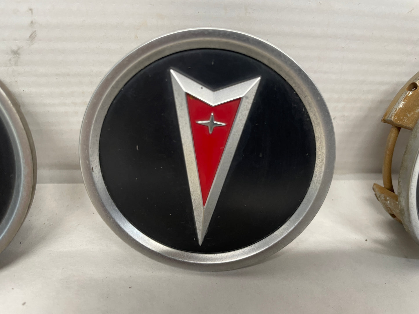 2006 Pontiac GTO Wheel Center Caps OEM - Day's Parts Yard