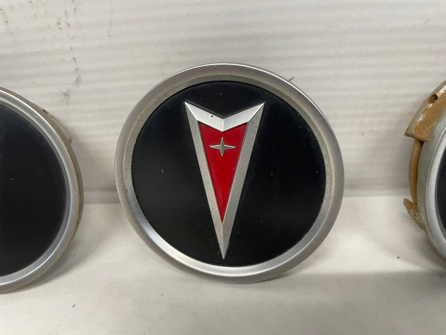 2006 Pontiac GTO Wheel Center Caps OEM - Day's Parts Yard