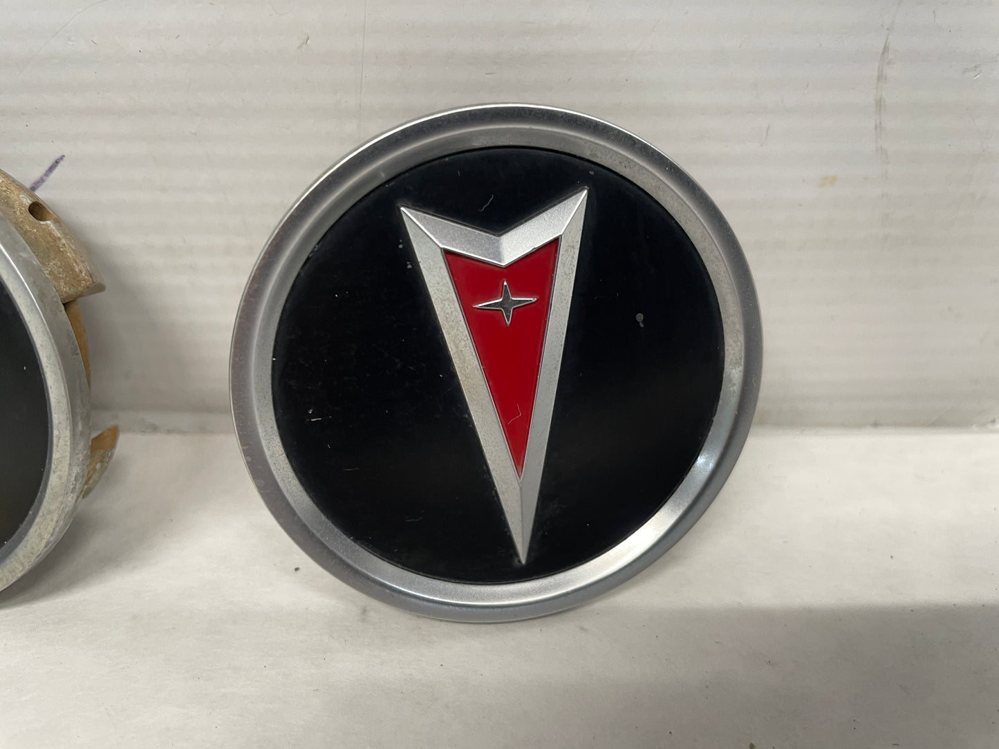 2006 Pontiac GTO Wheel Center Caps OEM - Day's Parts Yard