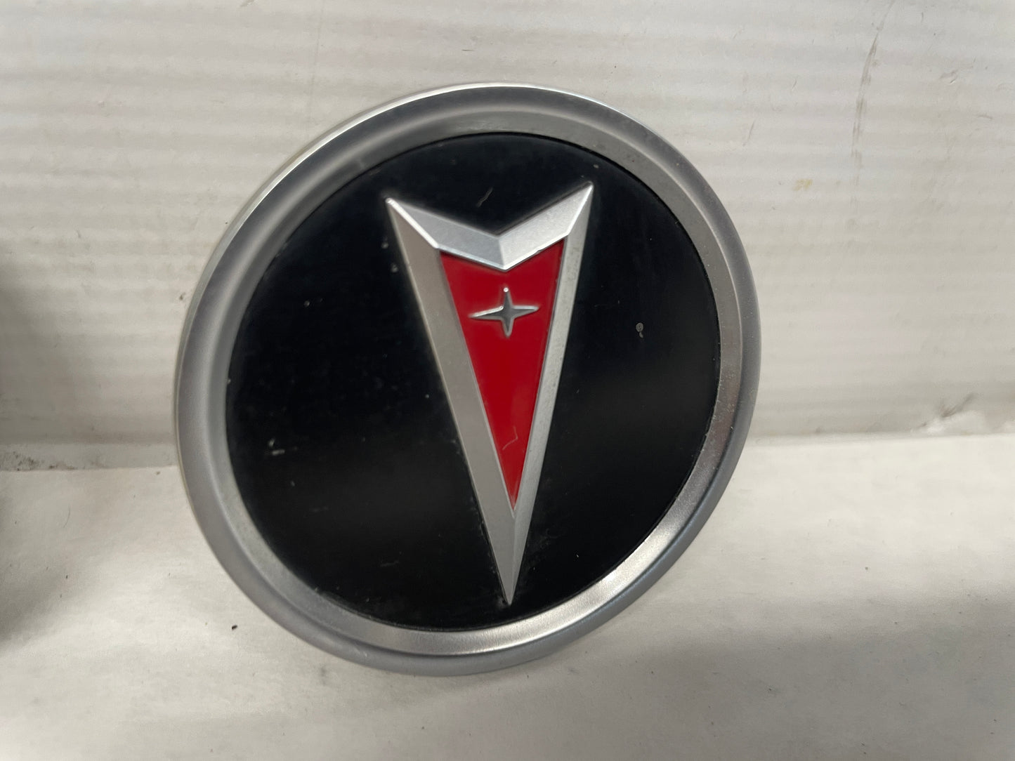 2006 Pontiac GTO Wheel Center Caps OEM - Day's Parts Yard