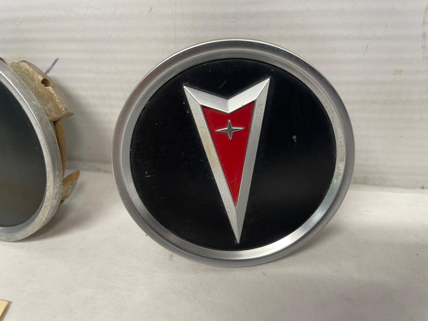 2006 Pontiac GTO Wheel Center Caps OEM - Day's Parts Yard