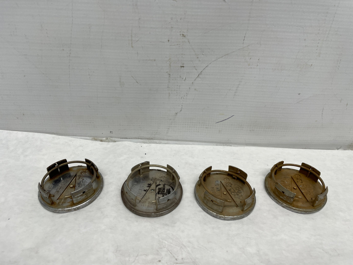 2006 Pontiac GTO Wheel Center Caps OEM - Day's Parts Yard