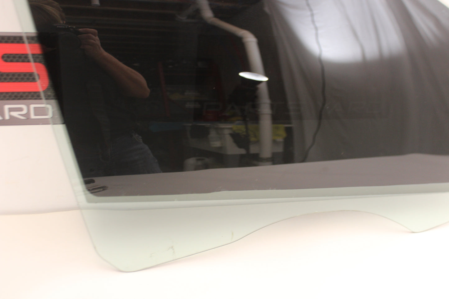 2008 Pontiac G8 GT Front RH Passenger Door Window Glass OEM - Day's Parts Yard