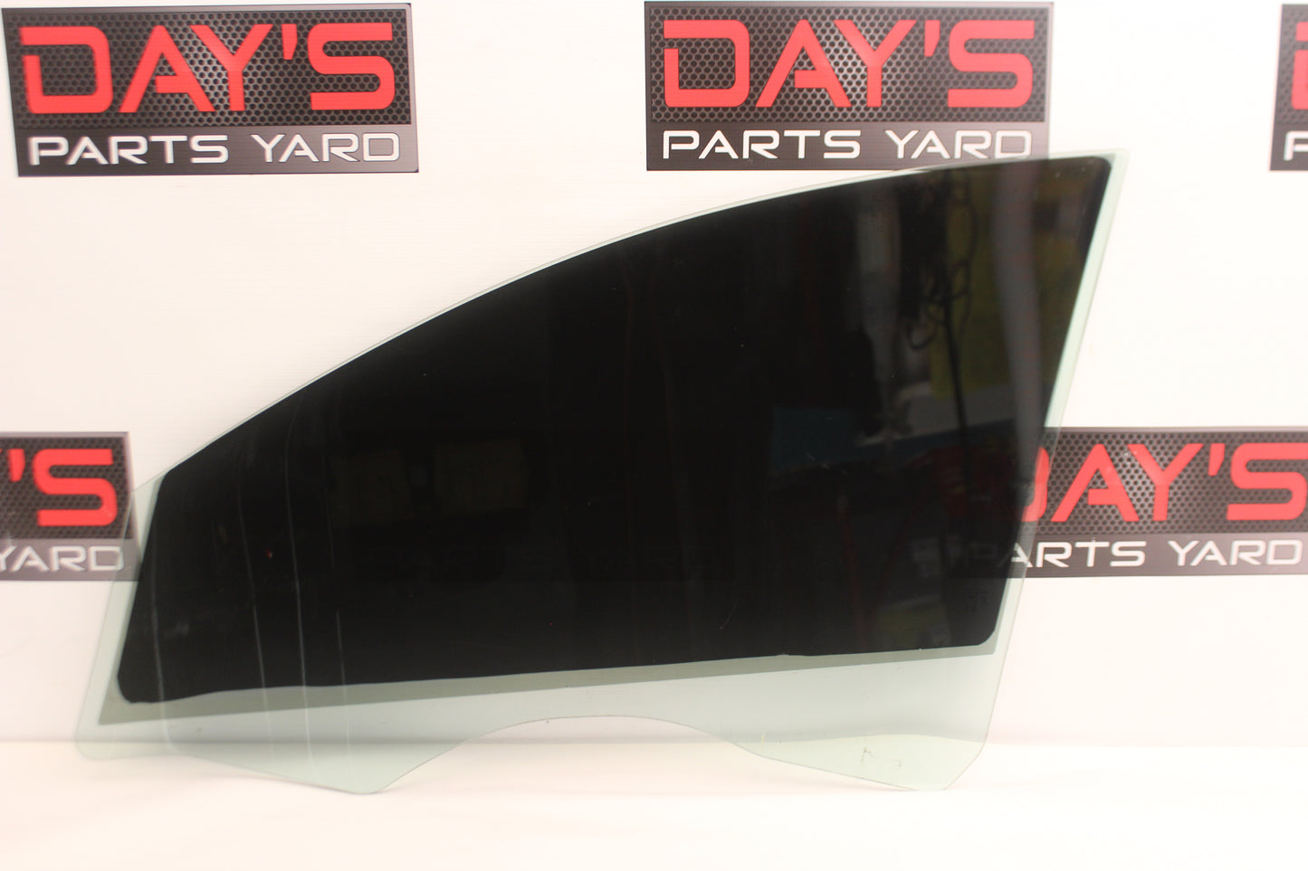 2008 Pontiac G8 GT Front RH Passenger Door Window Glass OEM - Day's Parts Yard