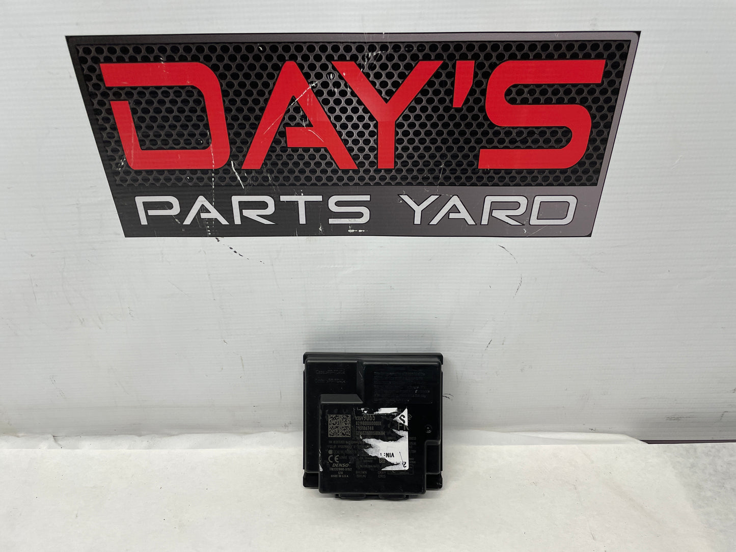 2016 Cadillac ATS-V Coupe Keyless Entry Control Module OEM - Day's Parts Yard