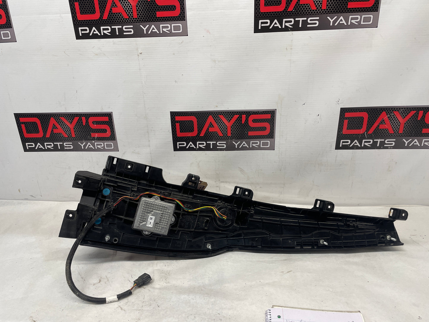 2018 Cadillac Escalade LH Driver Tailight Tail Light Lamp Assembly OEM - Day's Parts Yard