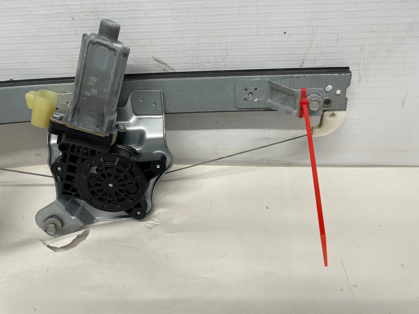 2009 Pontiac G8 GT RH Passenger Rear Door Window Regulator Motor OEM - Day's Parts Yard