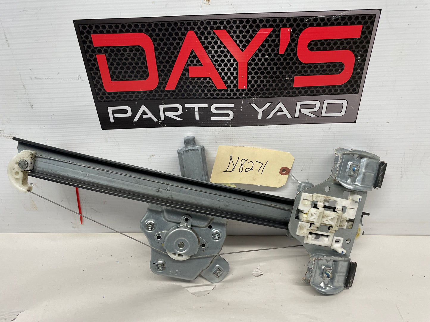 2009 Pontiac G8 GT RH Passenger Rear Door Window Regulator Motor OEM - Day's Parts Yard