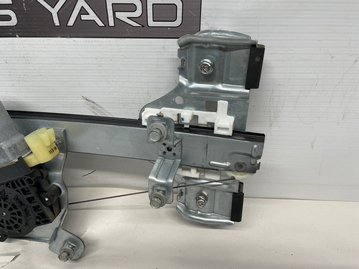 2009 Pontiac G8 GT RH Passenger Rear Door Window Regulator Motor OEM - Day's Parts Yard