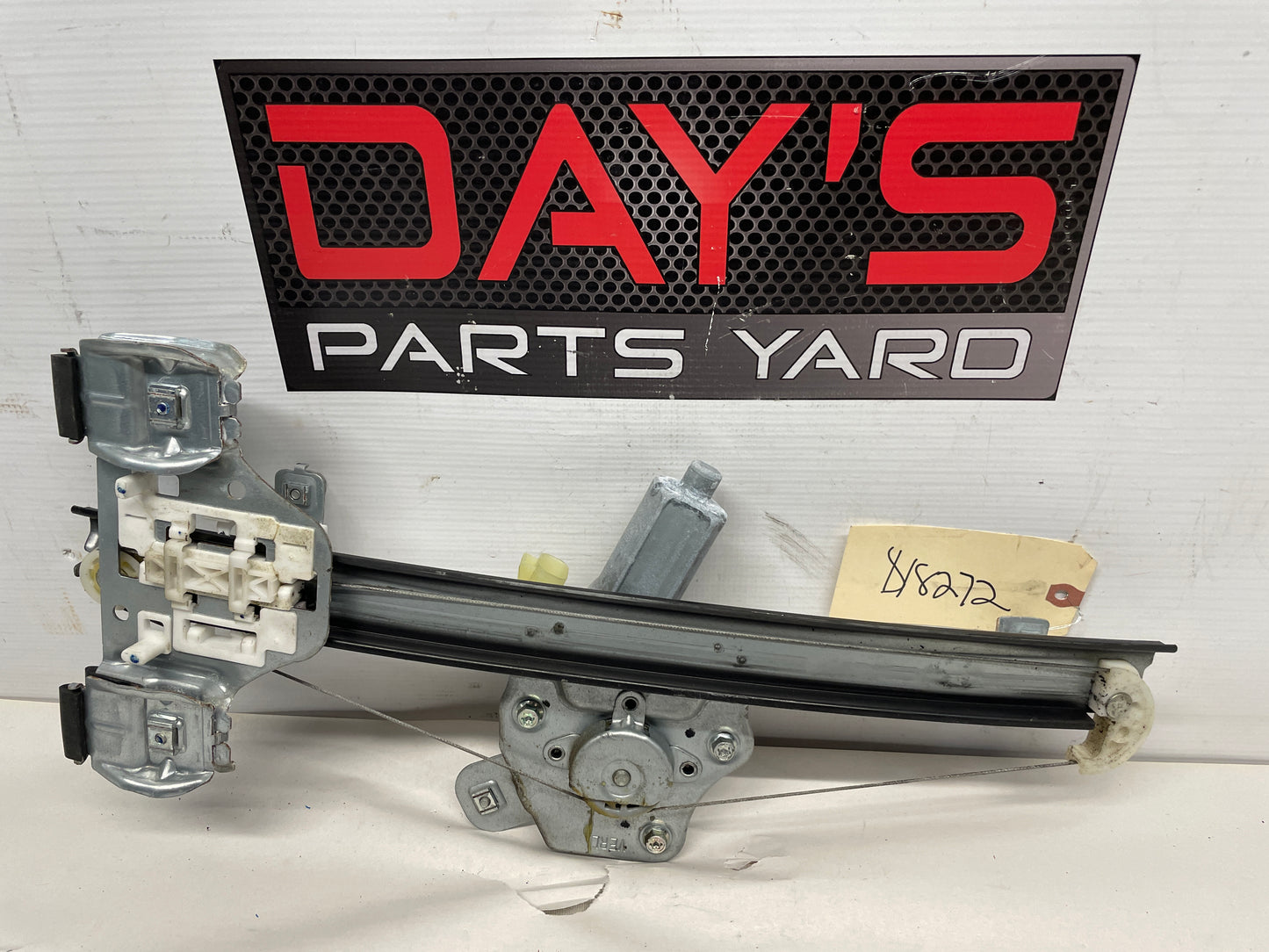 2009 Pontiac G8 GT RH Passenger Rear Door Window Regulator Motor OEM - Day's Parts Yard