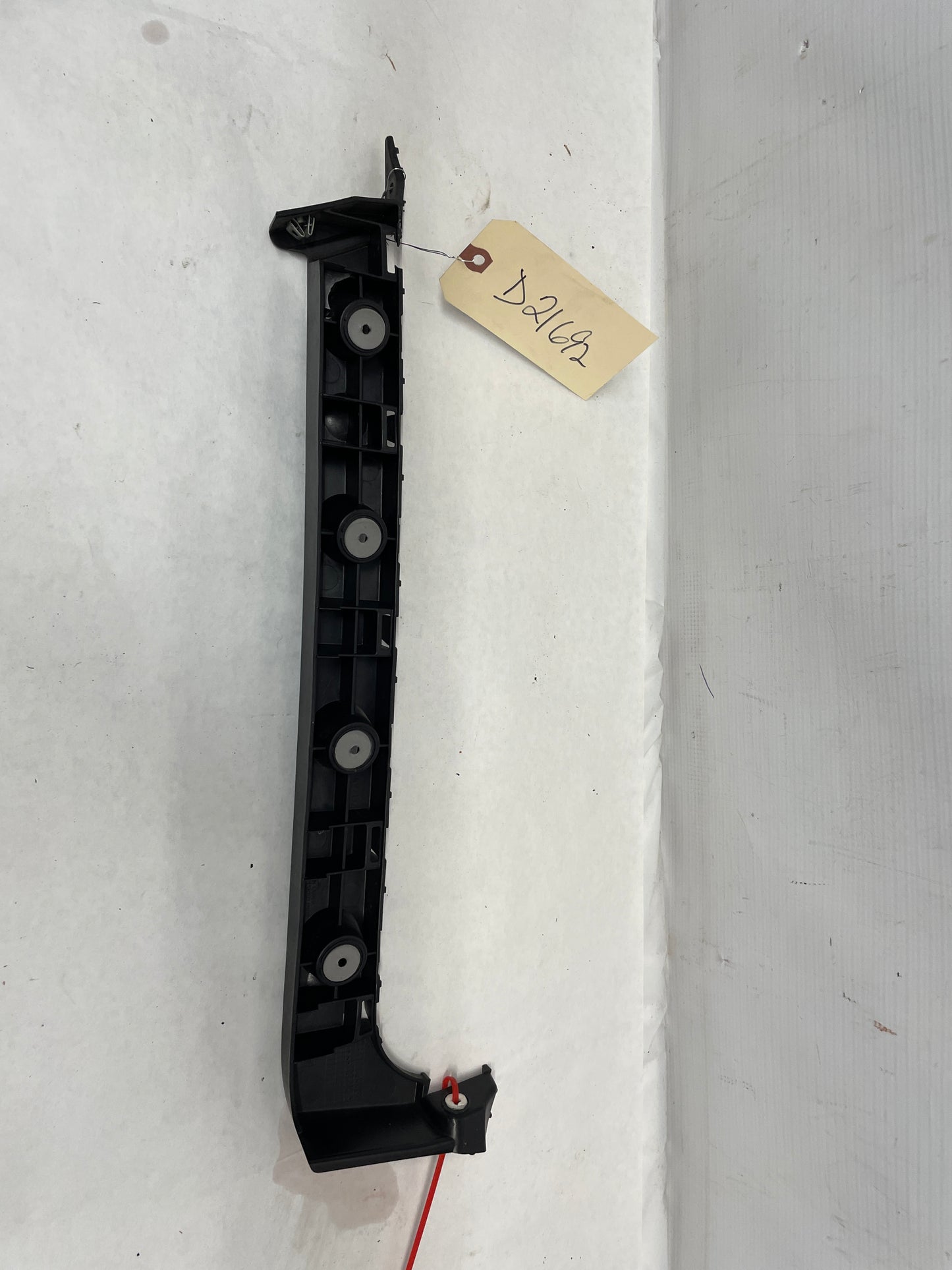 2016 Cadillac ATS-V Coupe RH Passenger Rear Bumper Cover Bracket Guide OEM - Day's Parts Yard