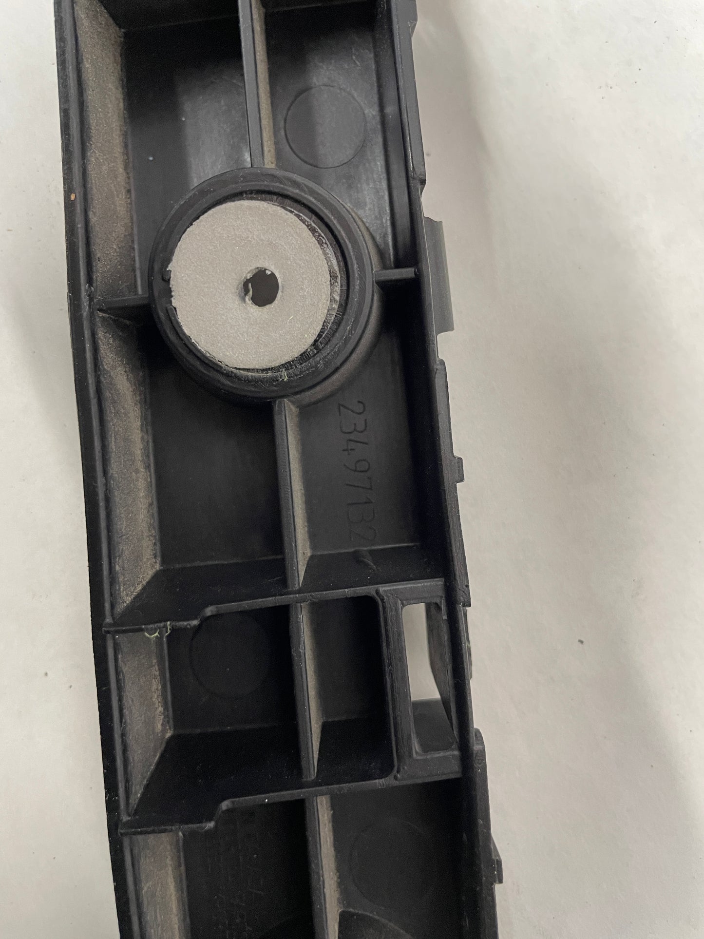 2016 Cadillac ATS-V Coupe RH Passenger Rear Bumper Cover Bracket Guide OEM - Day's Parts Yard