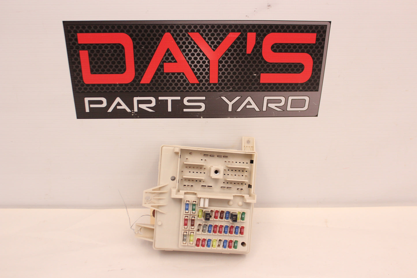 2013 Cadillac CTS-V Sedan Fuse Junction Box OEM - Day's Parts Yard