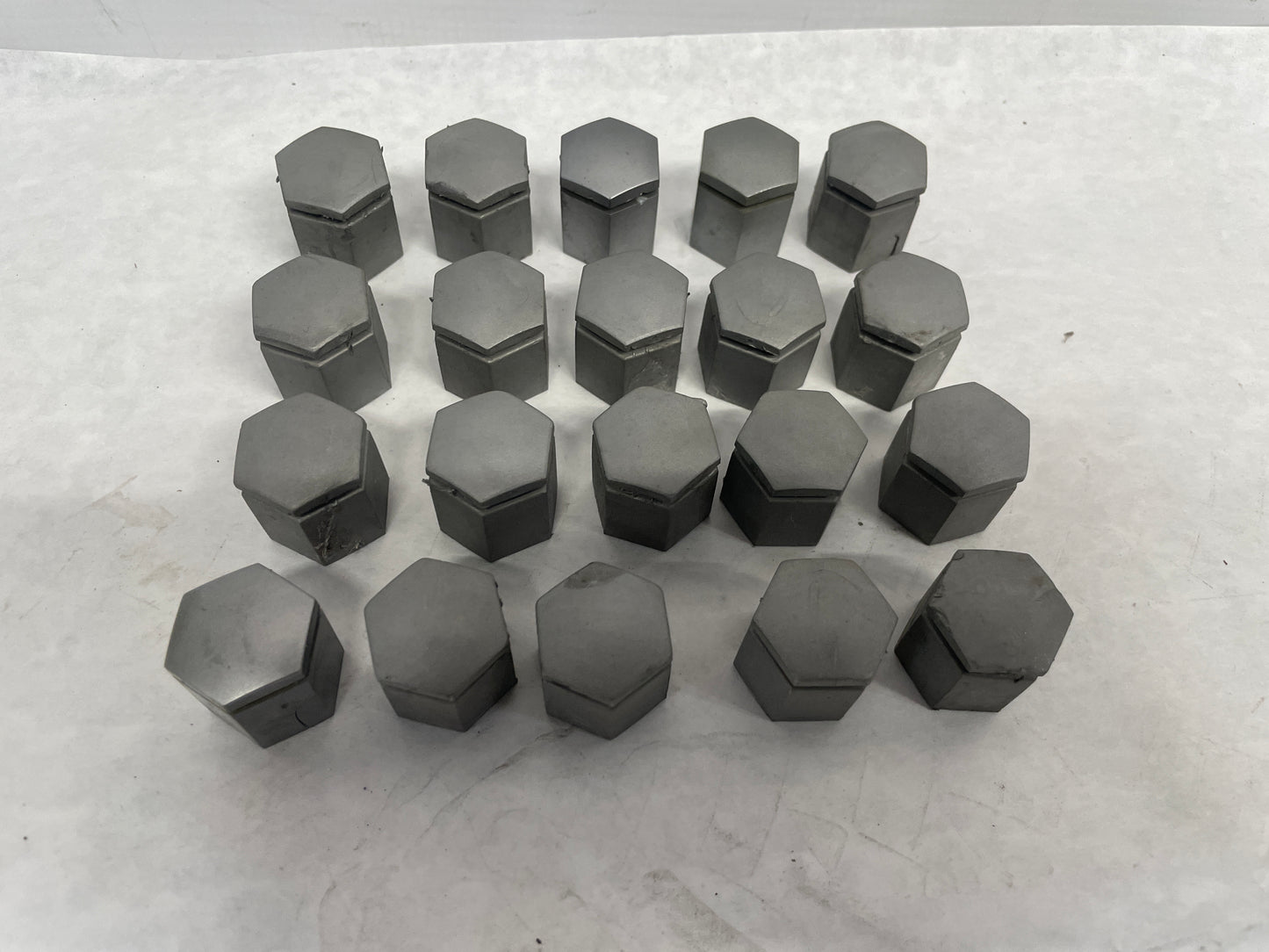 2006 Pontiac GTO Lug Nut Cover Set OEM - Day's Parts Yard