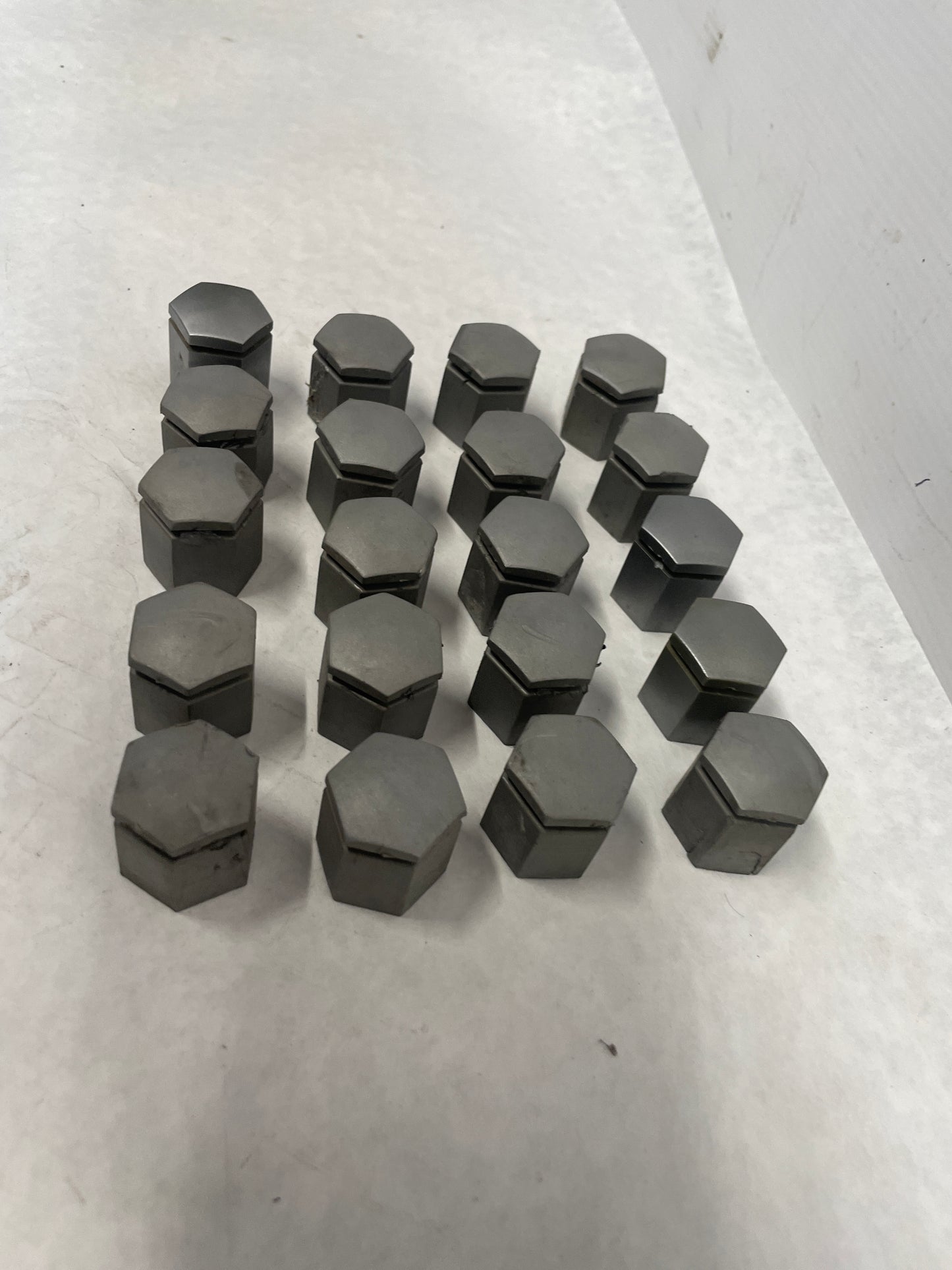 2006 Pontiac GTO Lug Nut Cover Set OEM - Day's Parts Yard