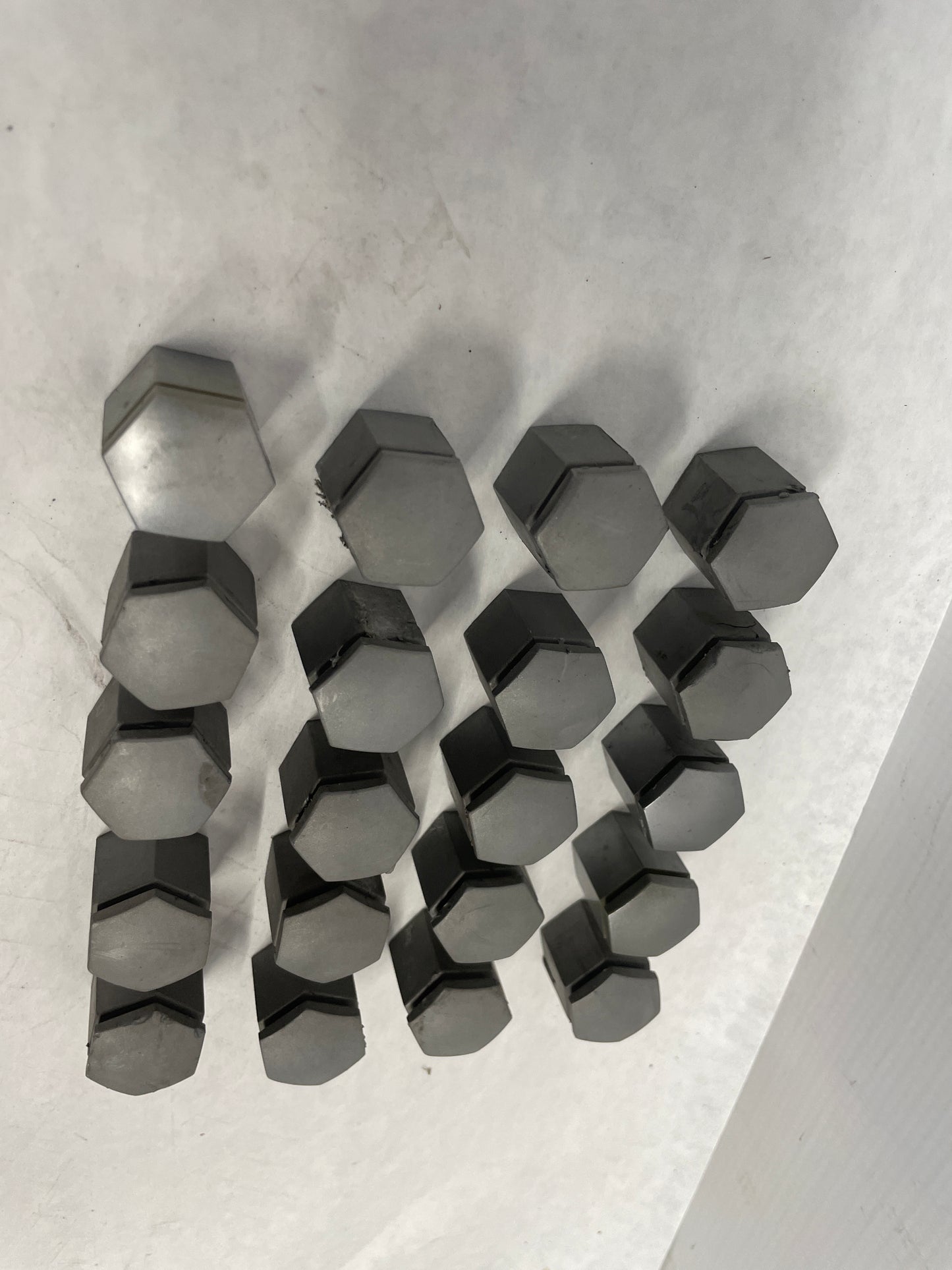 2006 Pontiac GTO Lug Nut Cover Set OEM - Day's Parts Yard