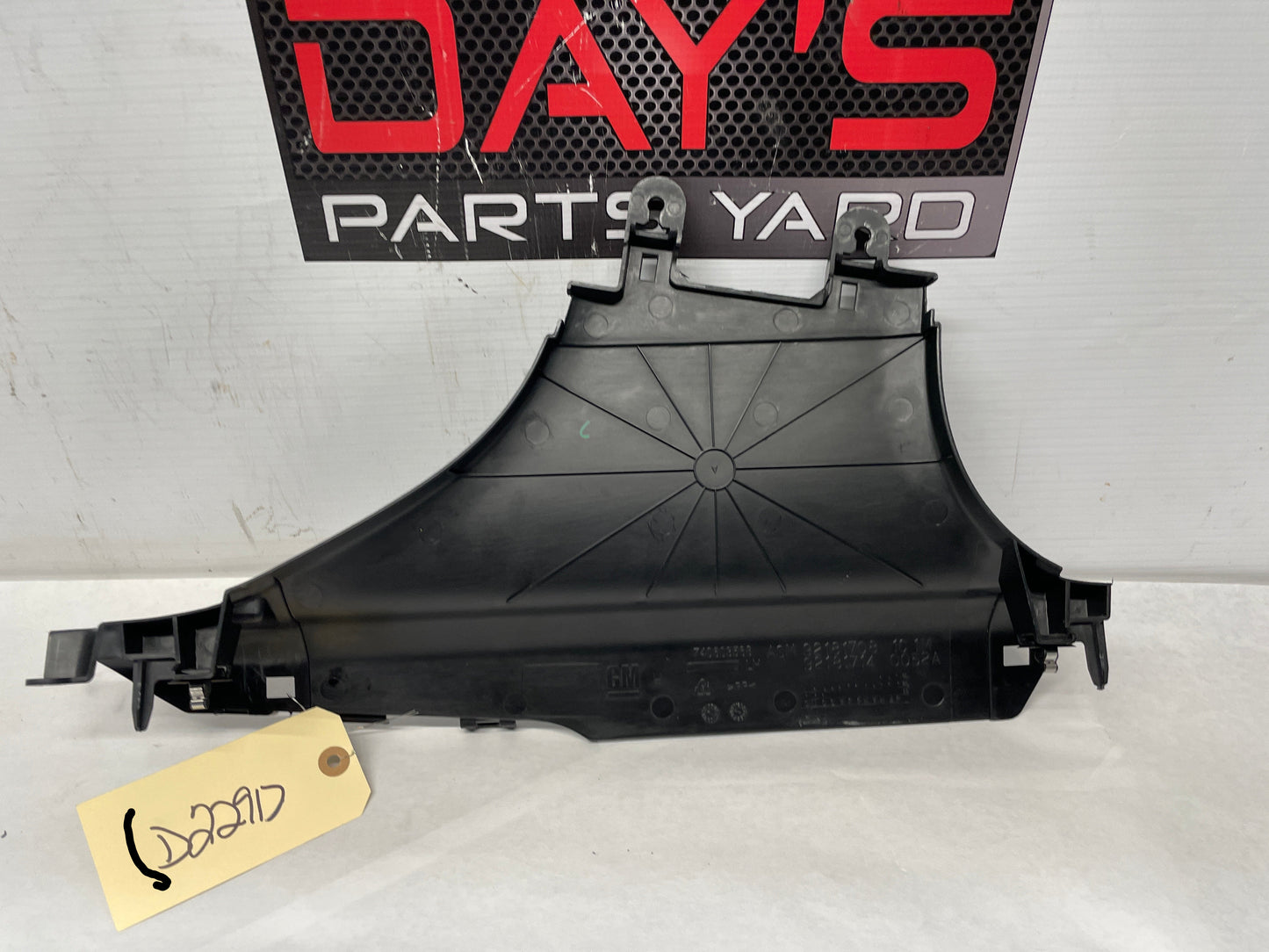 2013 Chevy Caprice PPV LH Driver Lower B Center Trim Carpet Retainer OEM - Day's Parts Yard