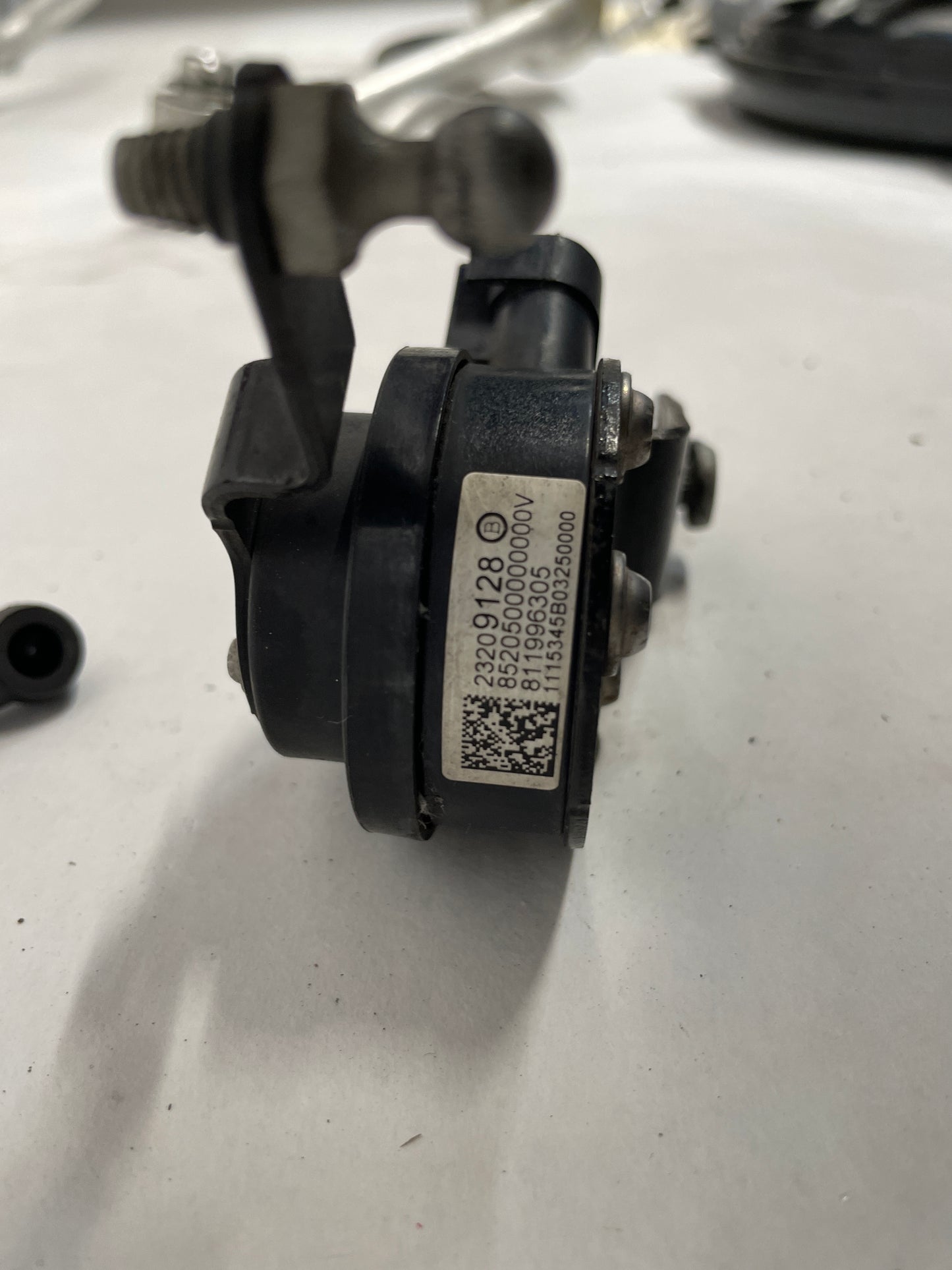 2016 Cadillac ATS-V Coupe RH & LH Ride Height Active Suspension Sensor OEM - Day's Parts Yard