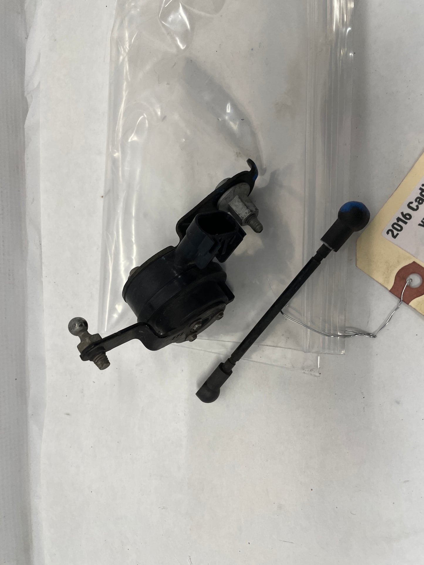 2016 Cadillac ATS-V Coupe RH & LH Ride Height Active Suspension Sensor OEM - Day's Parts Yard