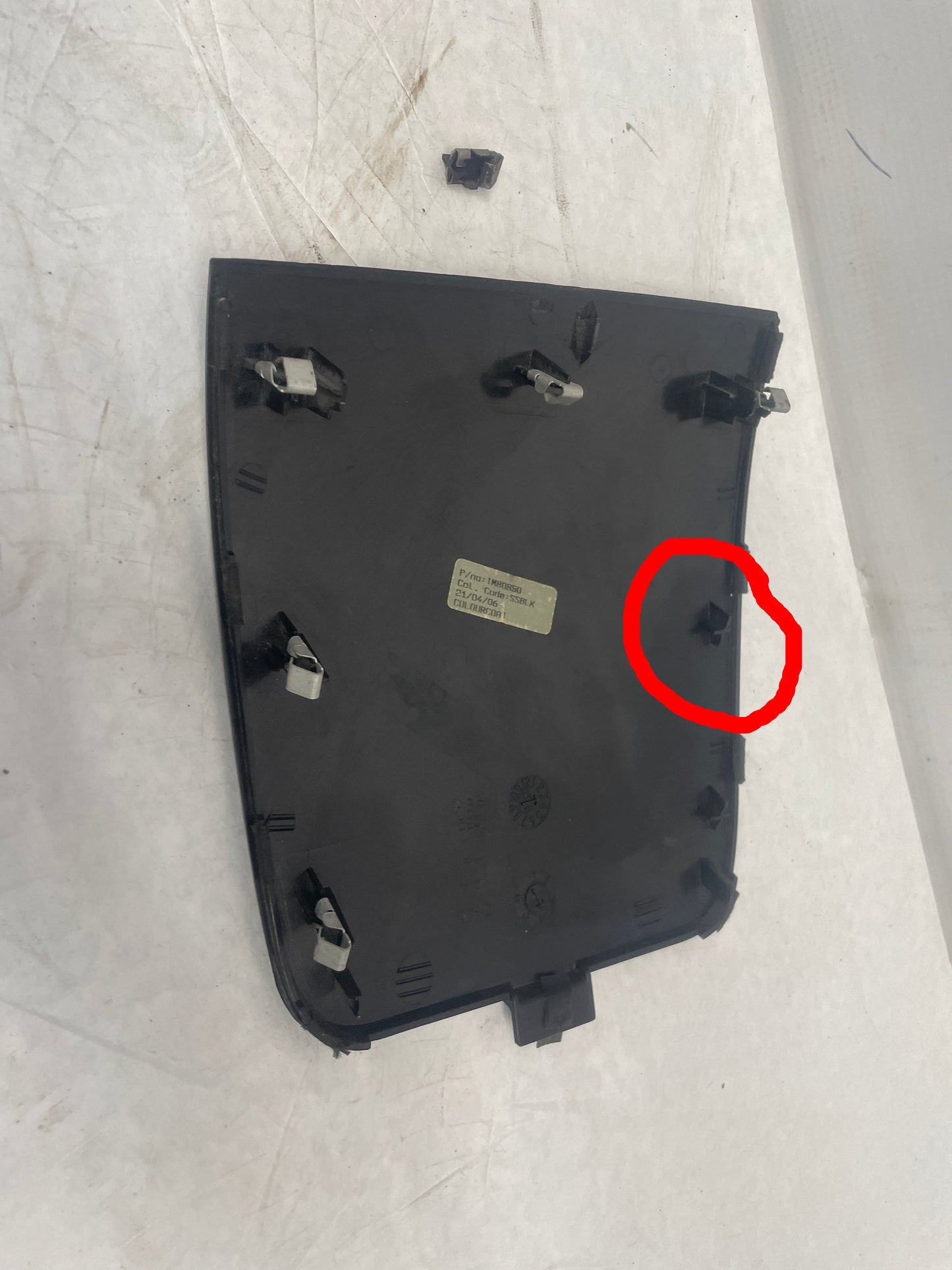 2006 Pontiac GTO Center Dash Upper Radio Bezel Top Trim Plate OEM - Day's Parts Yard
