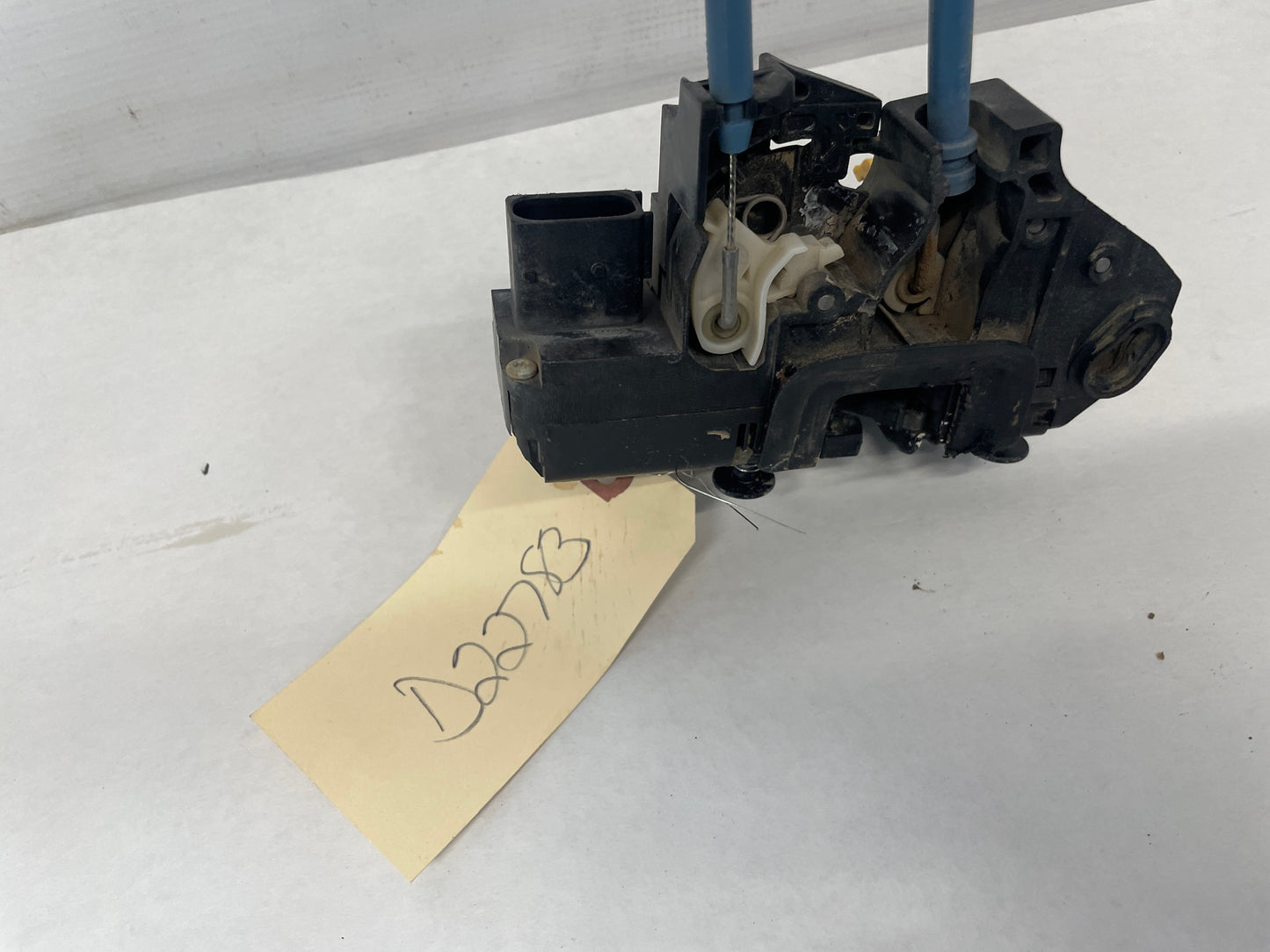 2009 Pontiac G8 LH Driver Front Door Lock Actuator OEM - Day's Parts Yard