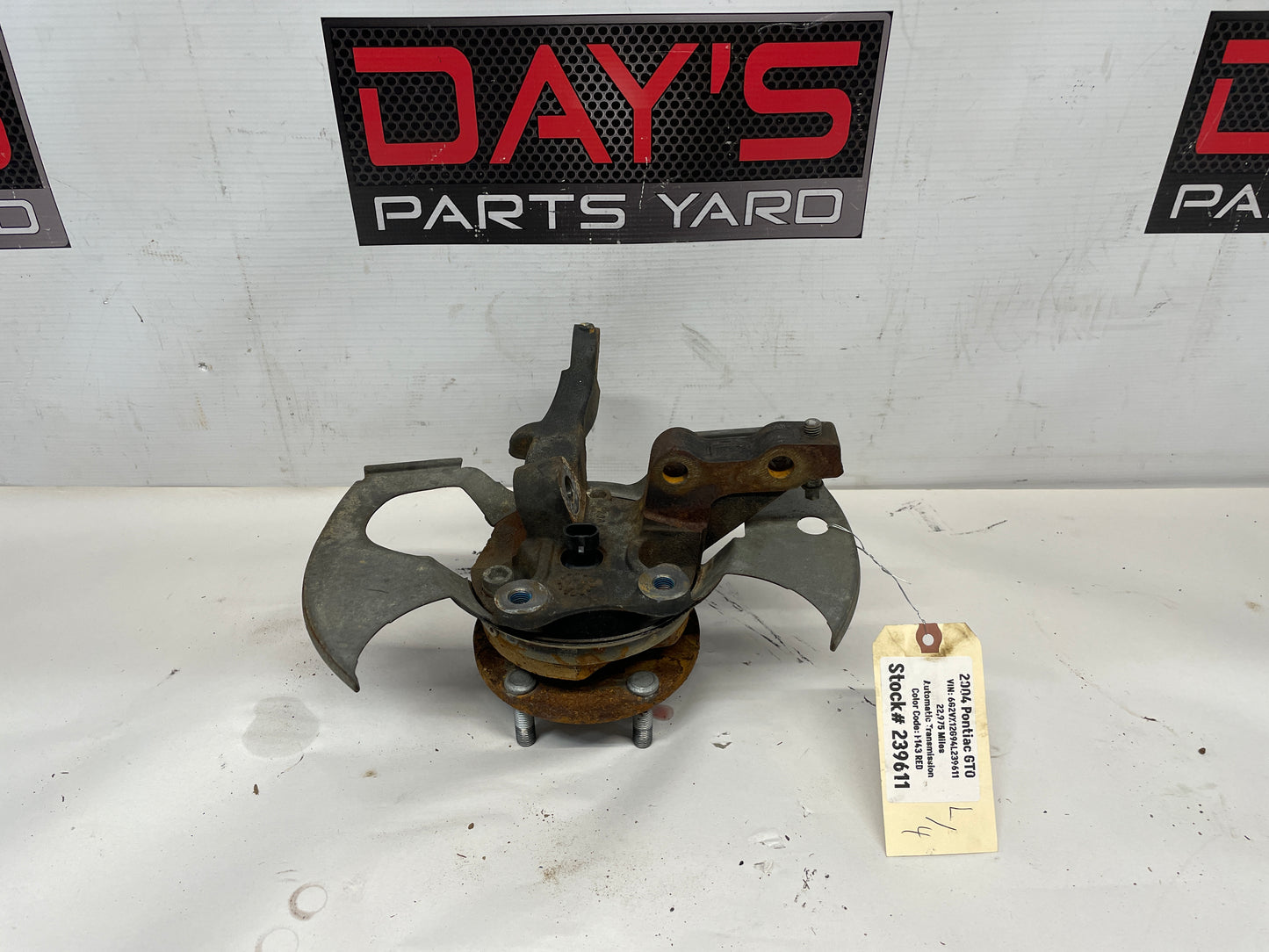 2004 Pontiac GTO LH Driver Front Spindle Knuckle Hub Assembly OEM - Day's Parts Yard